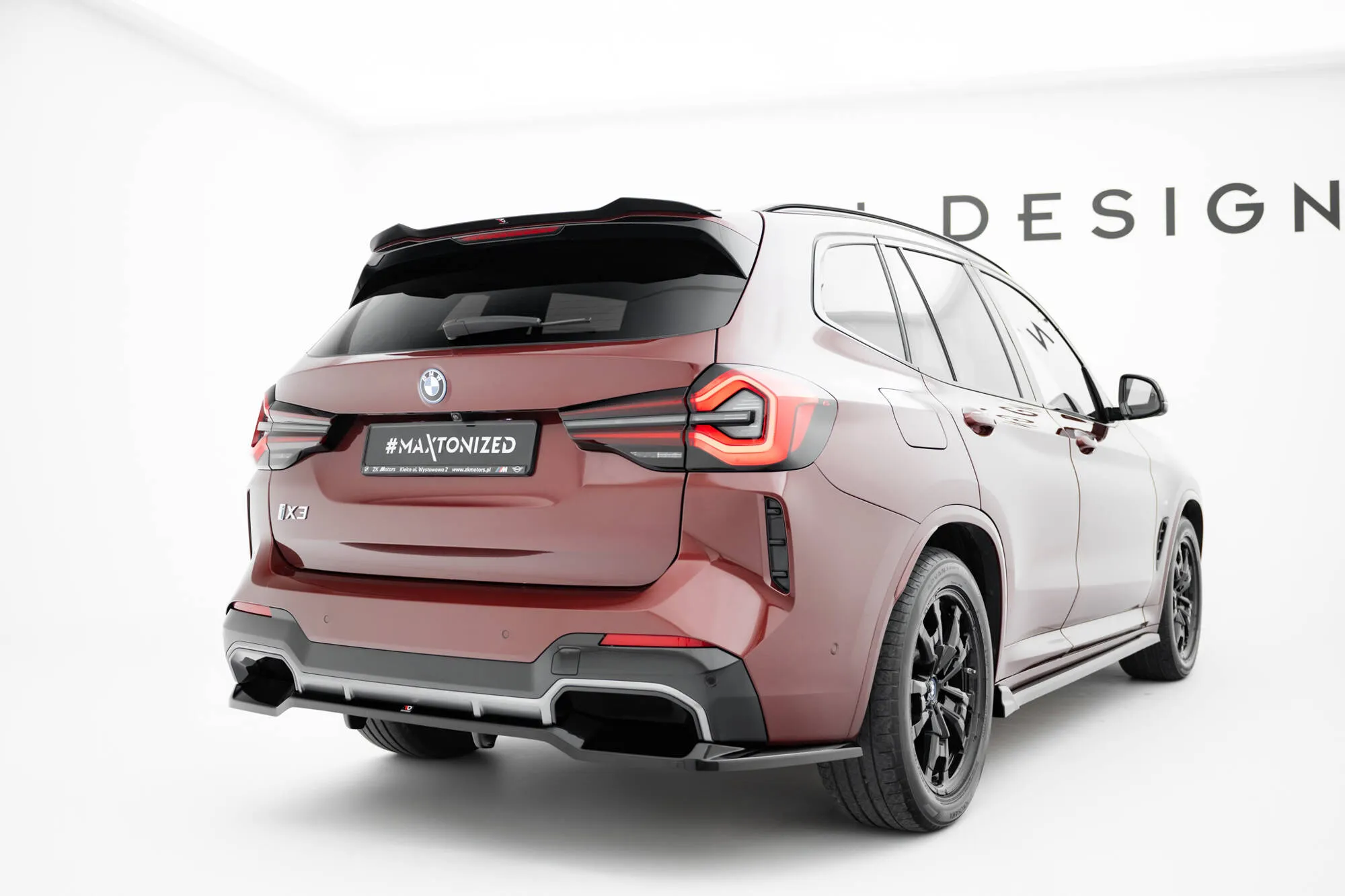 Baksplitter med diffuser BMW iX3 (G08) M-Pakke Facelift 2021 - 2025 | Glossy Black Edition Image 2