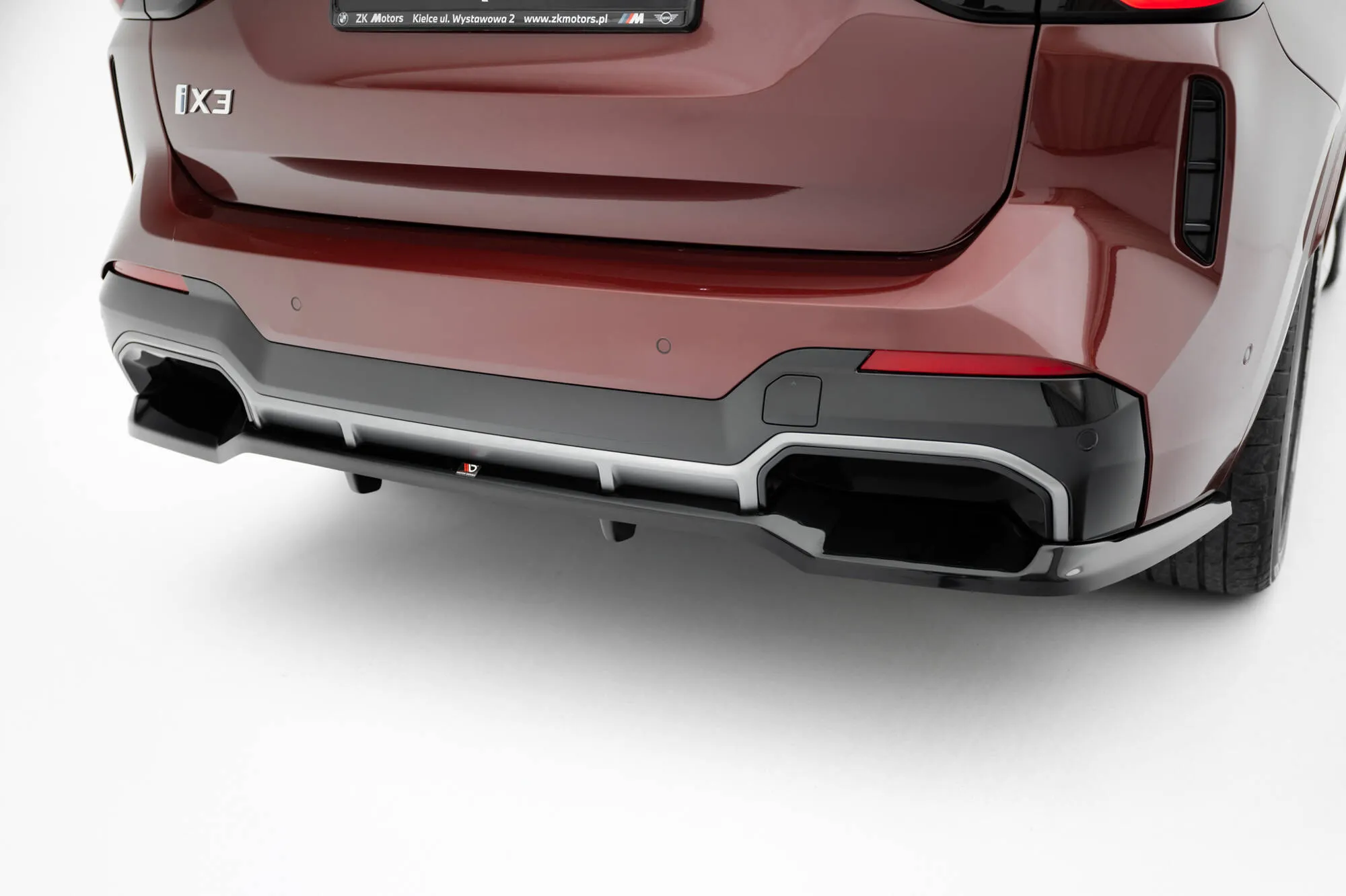 Baksplitter med diffuser BMW iX3 (G08) M-Pakke Facelift 2021 - 2025 | Glossy Black Edition Image 3
