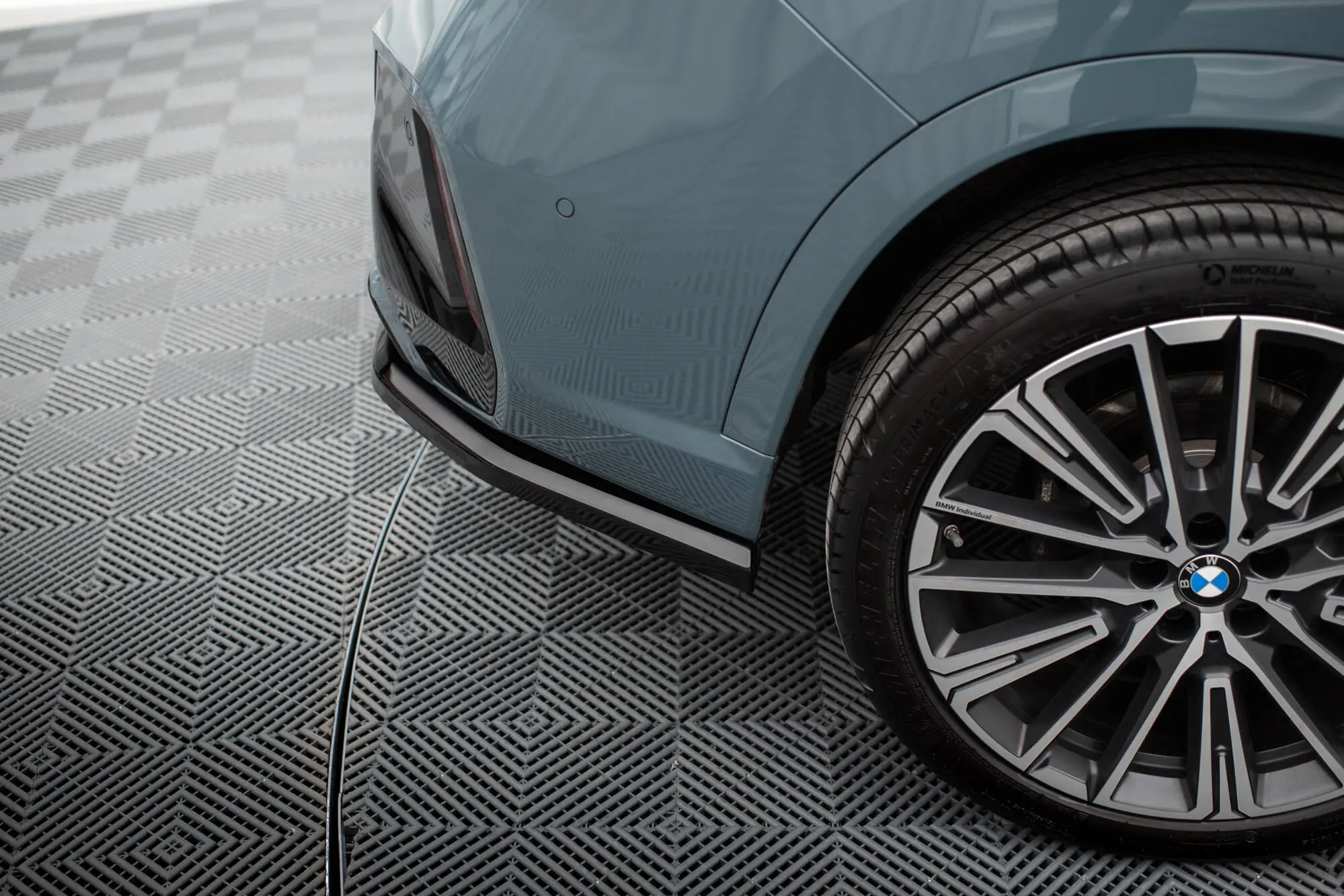 Baksplitter med diffuser BMW X1 (U11) M-Pakke 2022 - > | Glossy Black Edition – bilde 5