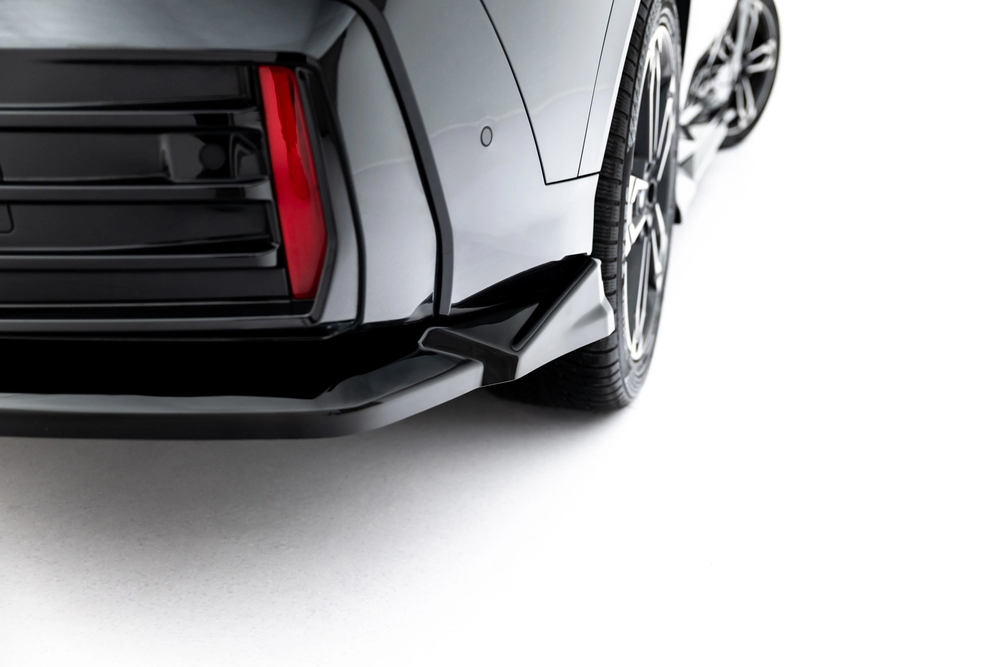 Baksplitter med diffuser BMW X2 / iX2 (U10) M-Pack 2023 -> | Glossy Black Edition – bilde 2
