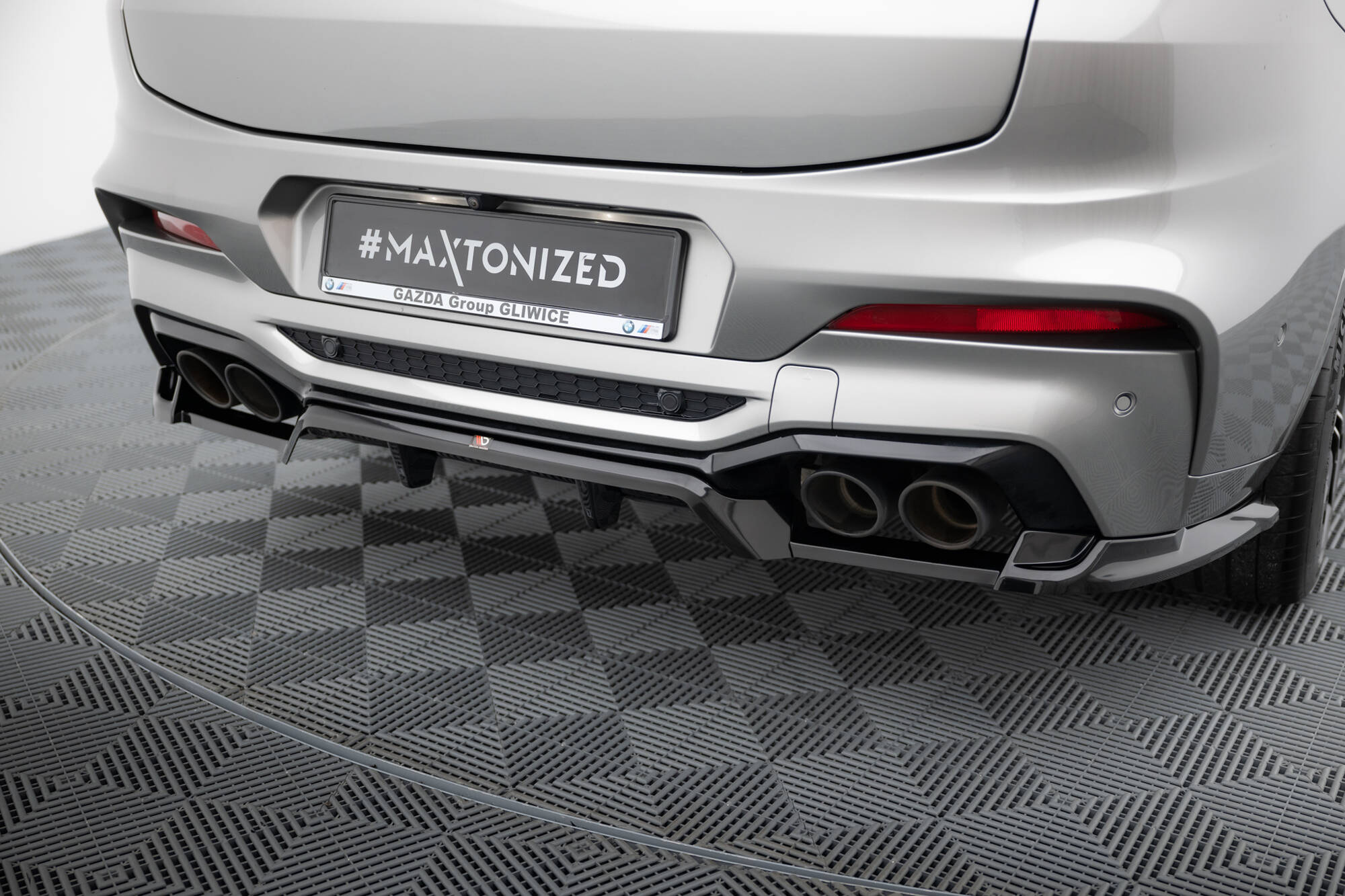 Baksplitter med diffuser BMW X4 M (F98) 2019 - 2021  | Glossy Black Edition – bilde 2