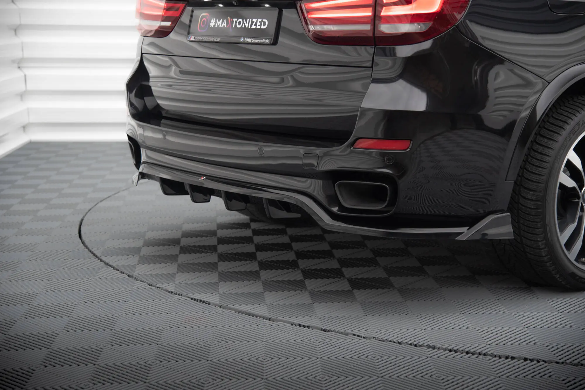 Baksplitter med diffuser BMW X5 (F15) M-Pakke 2013 - 2018 | Glossy Black Edition