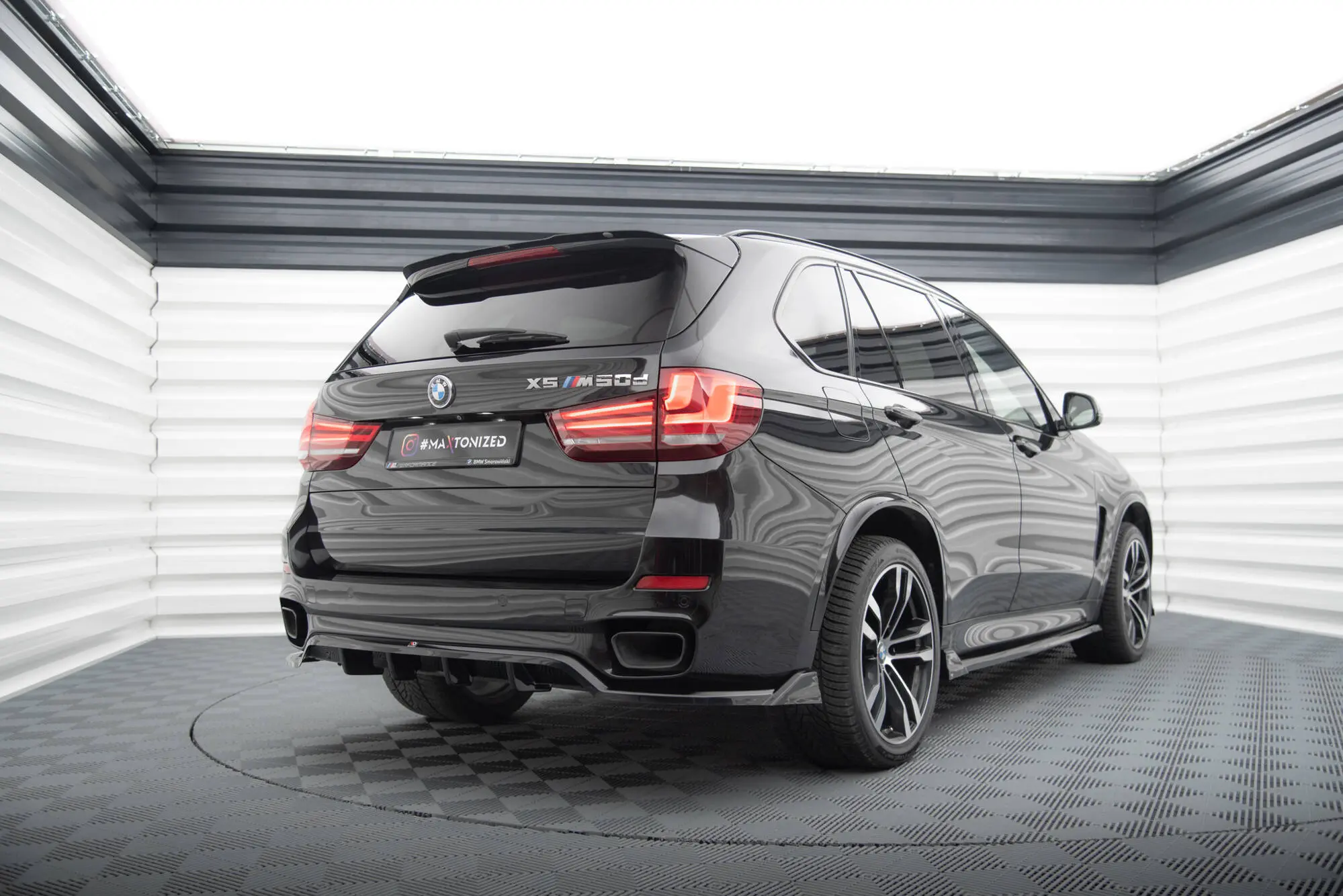Baksplitter med diffuser BMW X5 (F15) M-Pakke 2013 - 2018 | Glossy Black Edition – bilde 3
