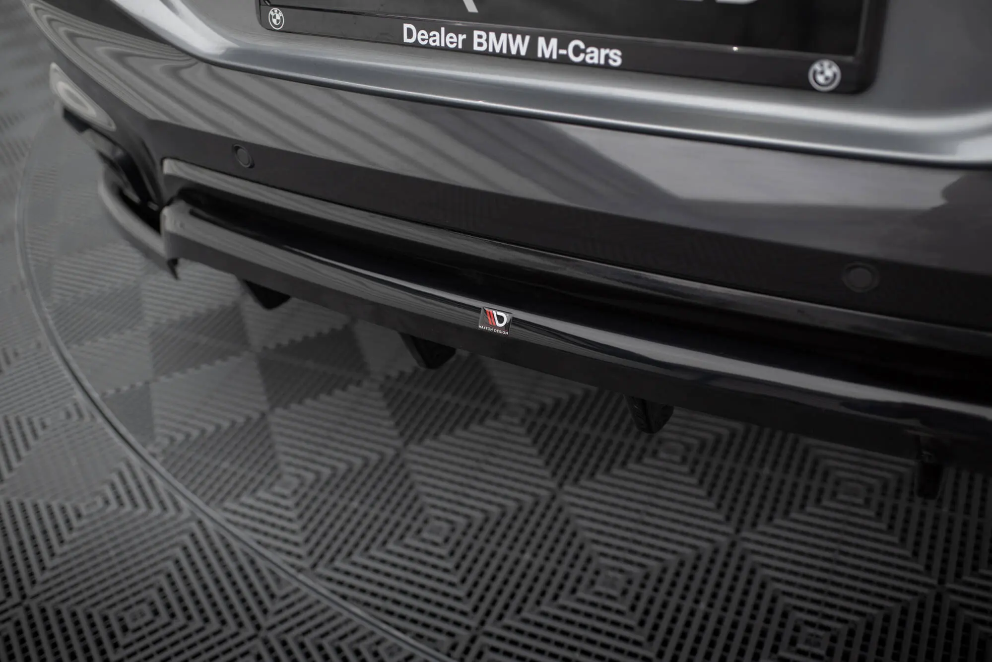 Baksplitter med diffuser BMW X6 (G06) M-Pakke Facelift 2023 -> | V.2 Glossy Black Edition