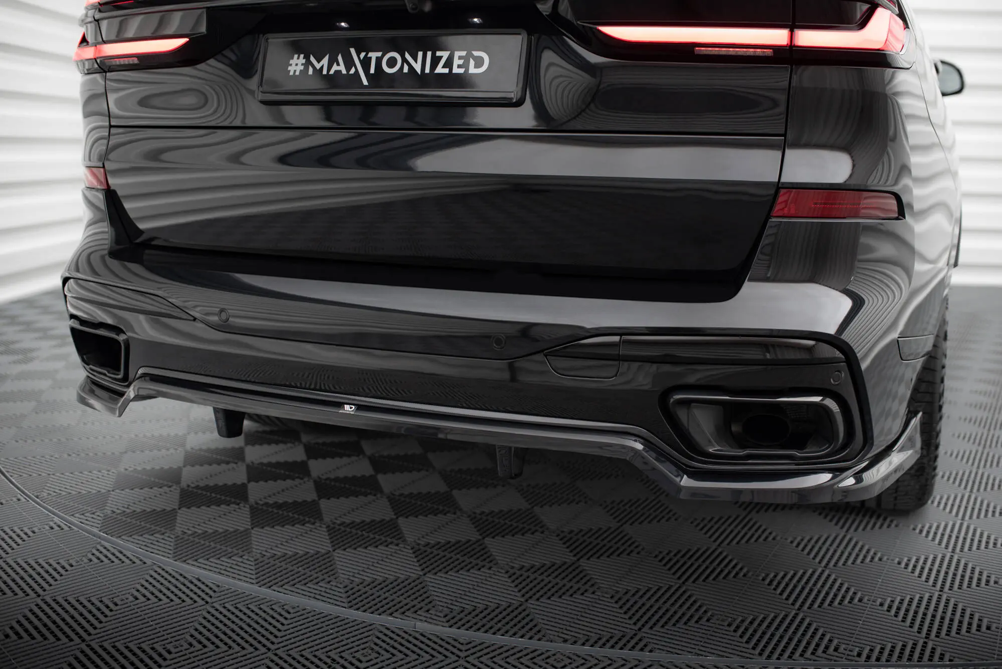 Baksplitter med diffuser BMW X7 (G07) M-Pack  LCI 2022 -> | Glossy Black Edition – bilde 9