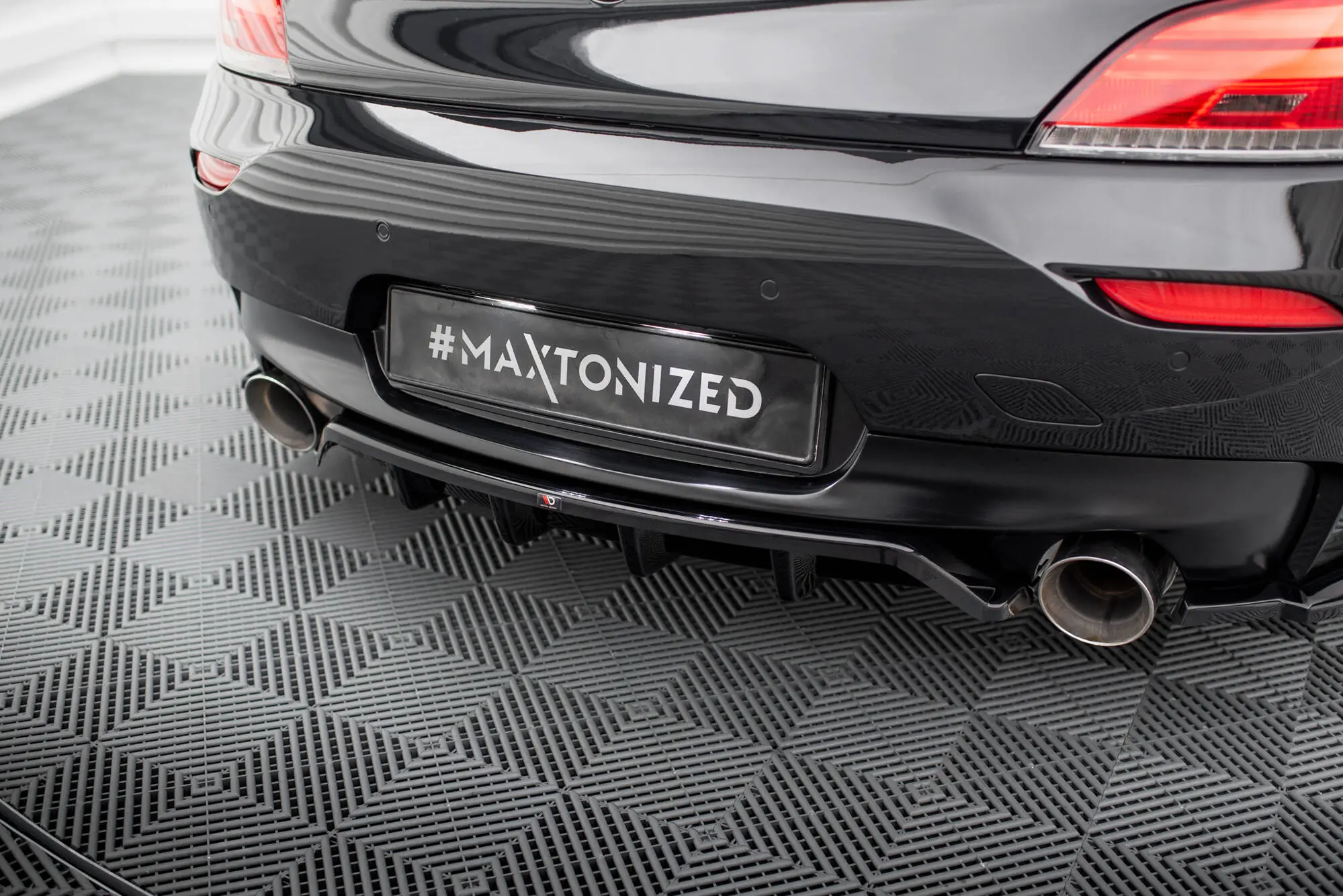 Baksplitter med diffuser BMW Z4 (E89) M-Pakke facelift 2013 - 2018 | Glossy Black Edition