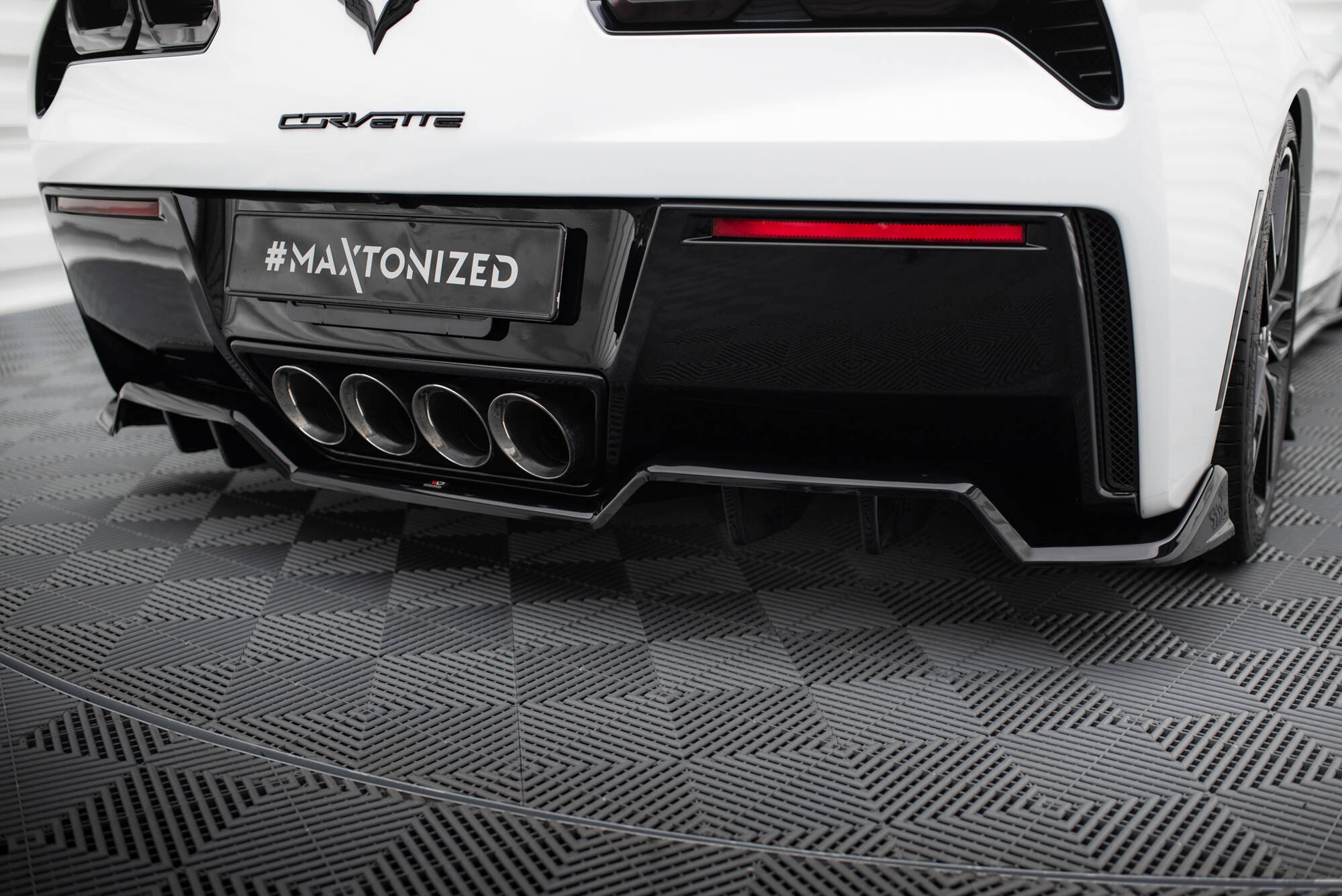 Baksplitter med diffuser Chevrolet Corvette Stingray (C7) 2013 - 2019 | Glossy Black Edition