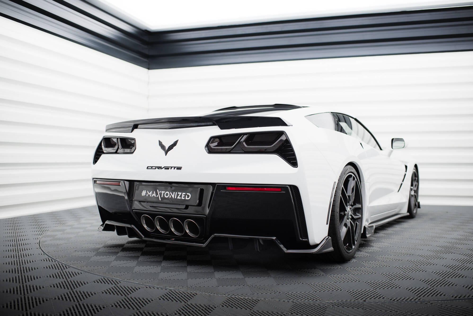 Baksplitter med diffuser Chevrolet Corvette Stingray (C7) 2013 - 2019 | Glossy Black Edition – bilde 3