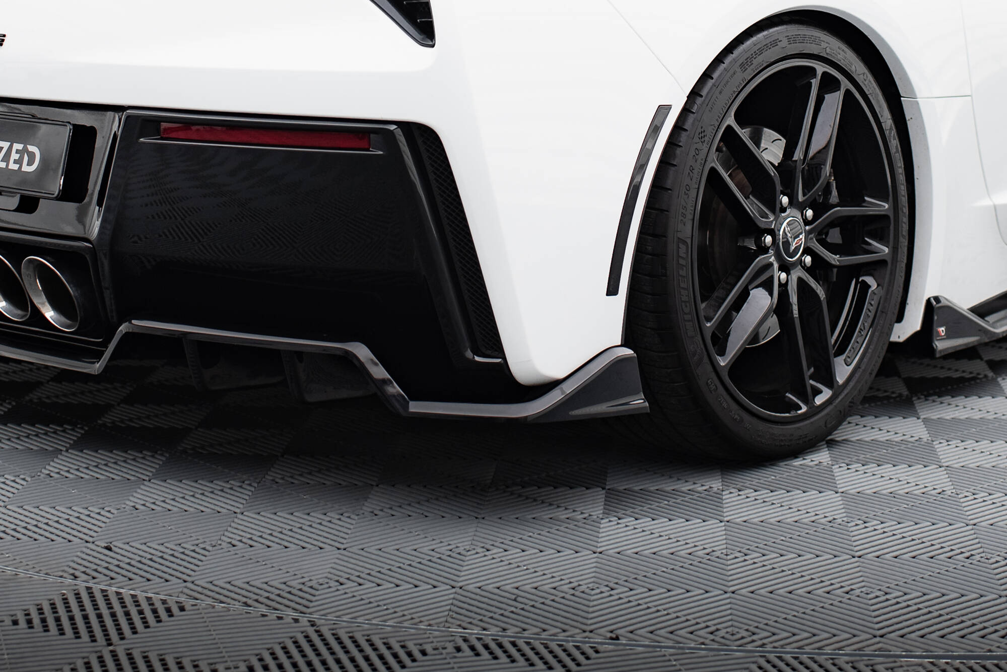 Baksplitter med diffuser Chevrolet Corvette Stingray (C7) 2013 - 2019 | Glossy Black Edition – bilde 6