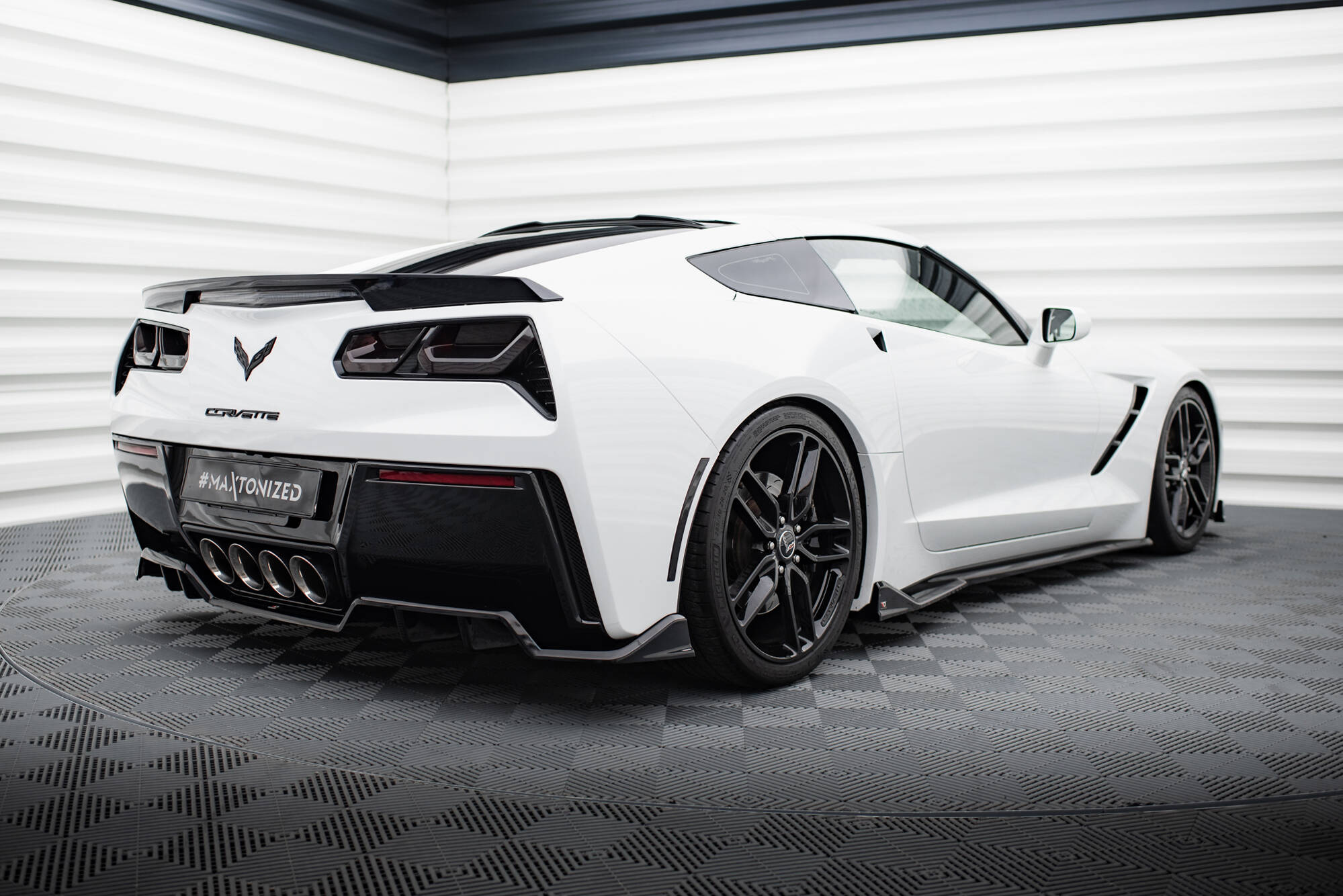 Baksplitter med diffuser Chevrolet Corvette Stingray (C7) 2013 - 2019 | Glossy Black Edition – bilde 7