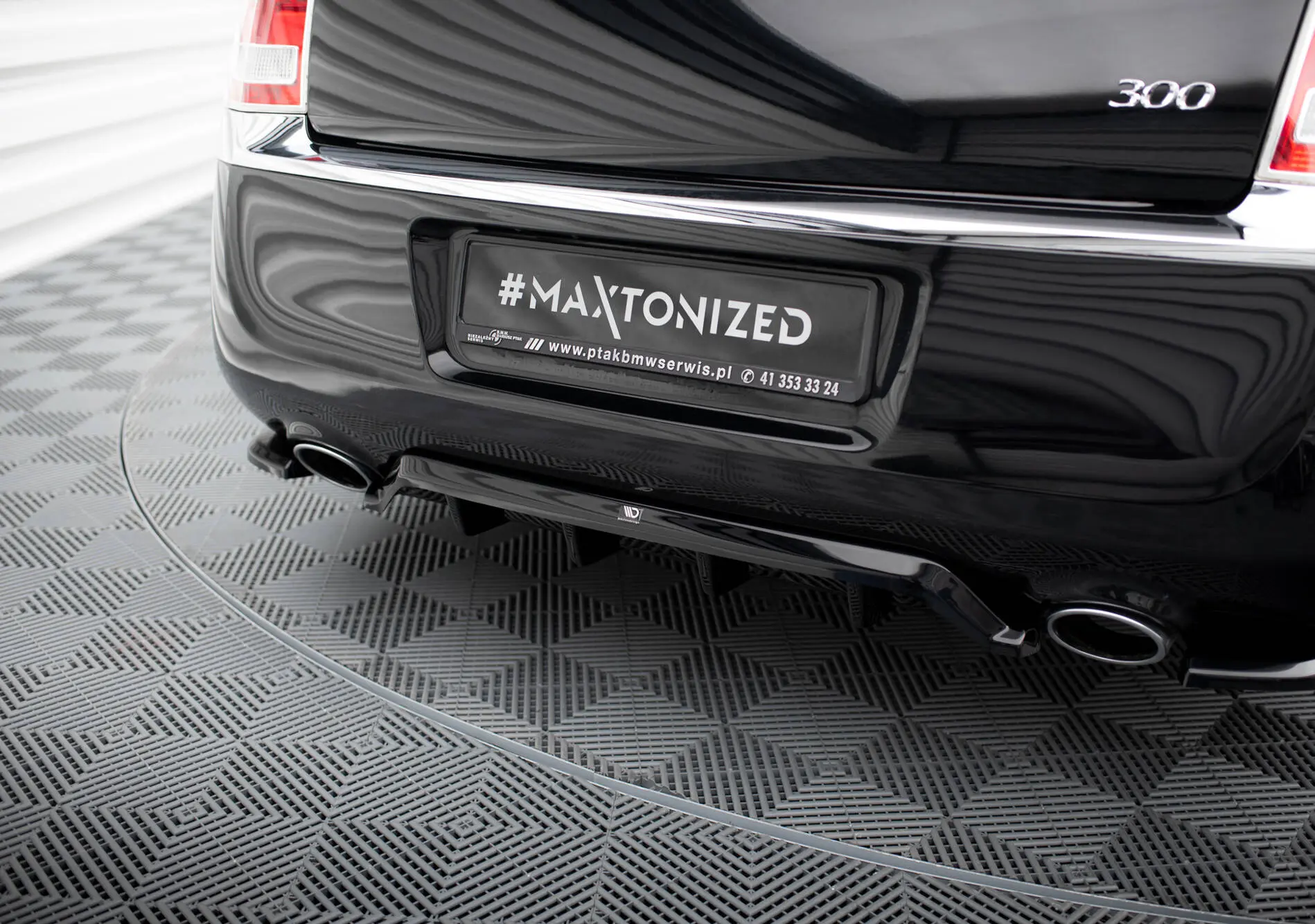 Baksplitter med diffuser Chrysler 300 Mk2 2011 - 2014 | Glossy Black Edition