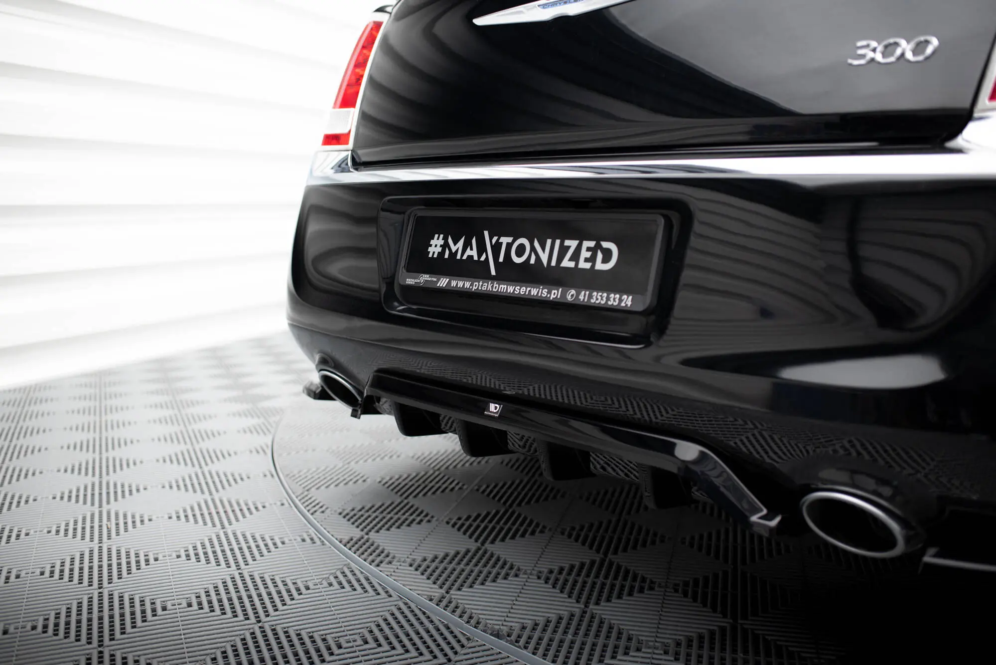 Baksplitter med diffuser Chrysler 300 Mk2 2011 - 2014 | Glossy Black Edition – bilde 4