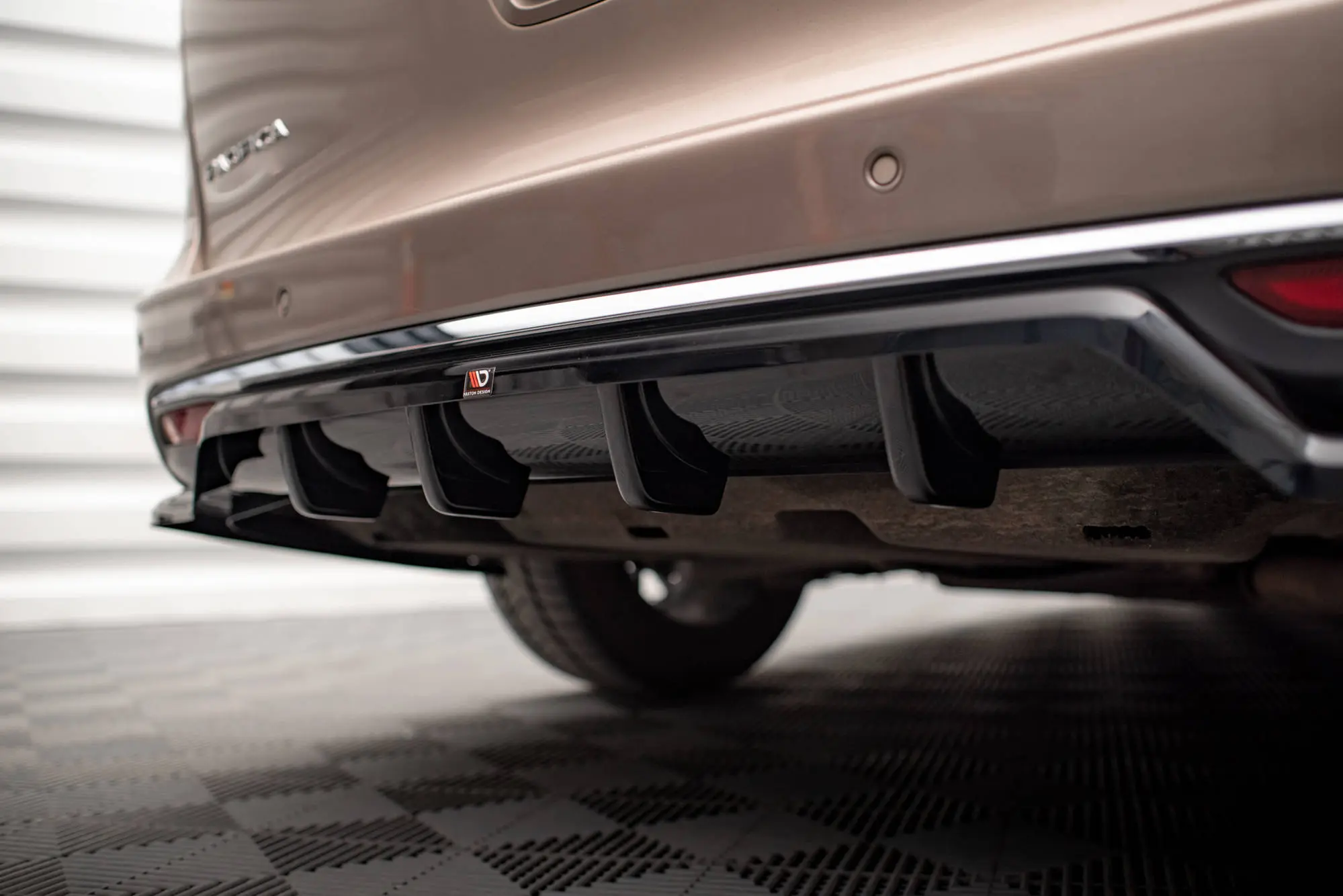 Baksplitter med diffuser Chrysler Pacifica II 2016-2020 | Glossy Black Edition – bilde 3