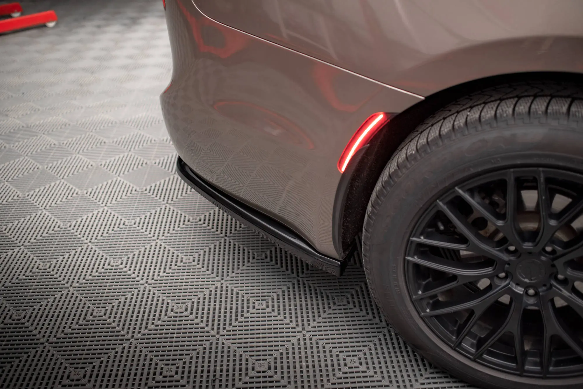Baksplitter med diffuser Chrysler Pacifica II 2016-2020 | Glossy Black Edition – bilde 4