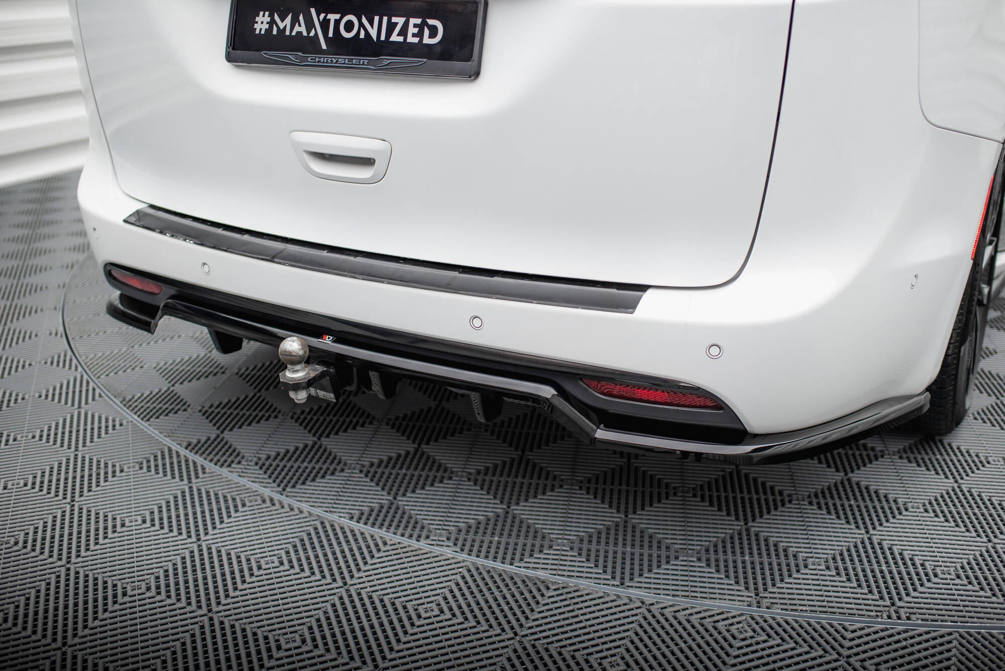 Baksplitter med diffuser Chrysler Pacifica II Facelift 2021 -> | Glossy Black Edition