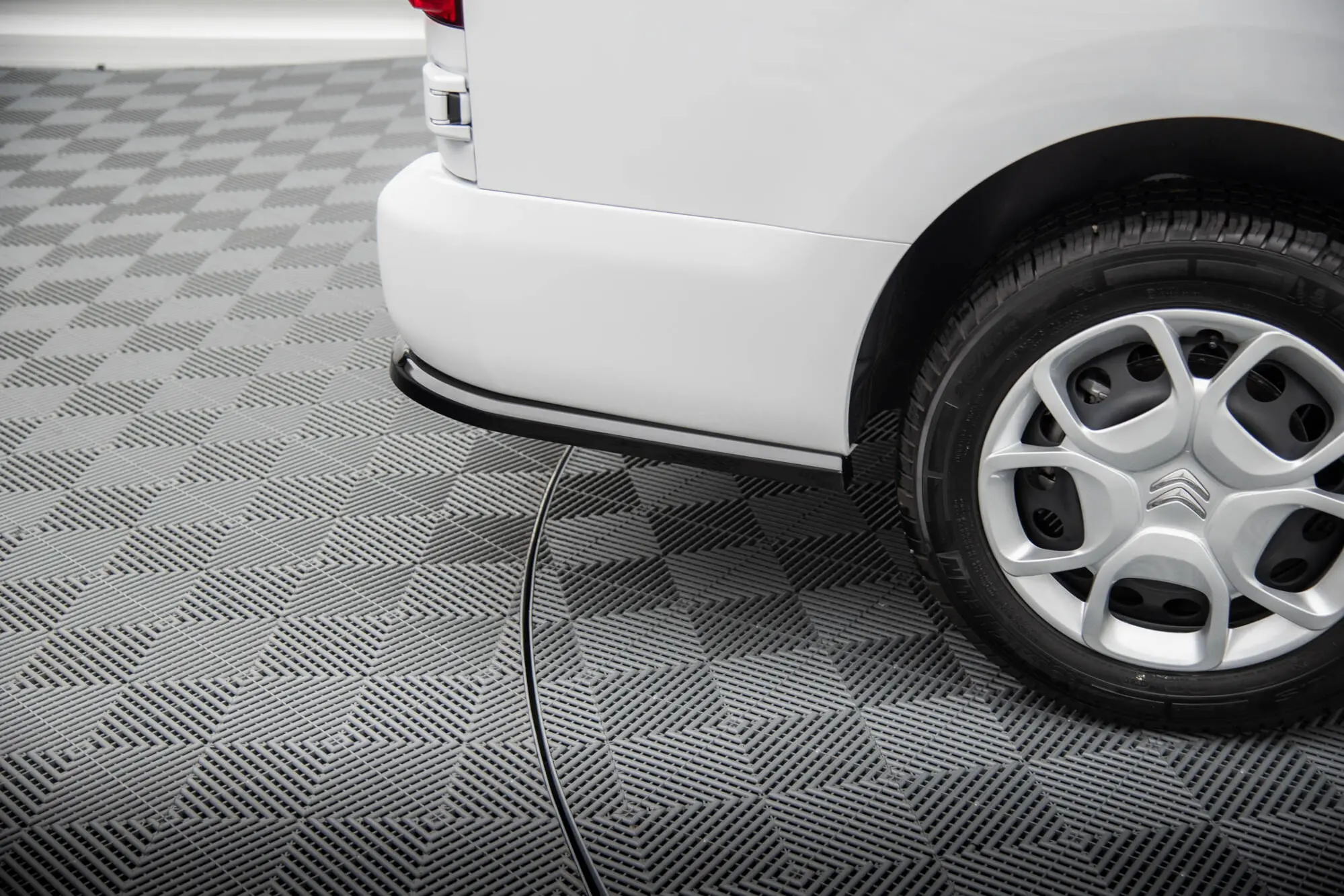 Baksplitter med diffuser Citroen Jumpy mk3 2016 - > | Glossy Black Edition – bilde 6