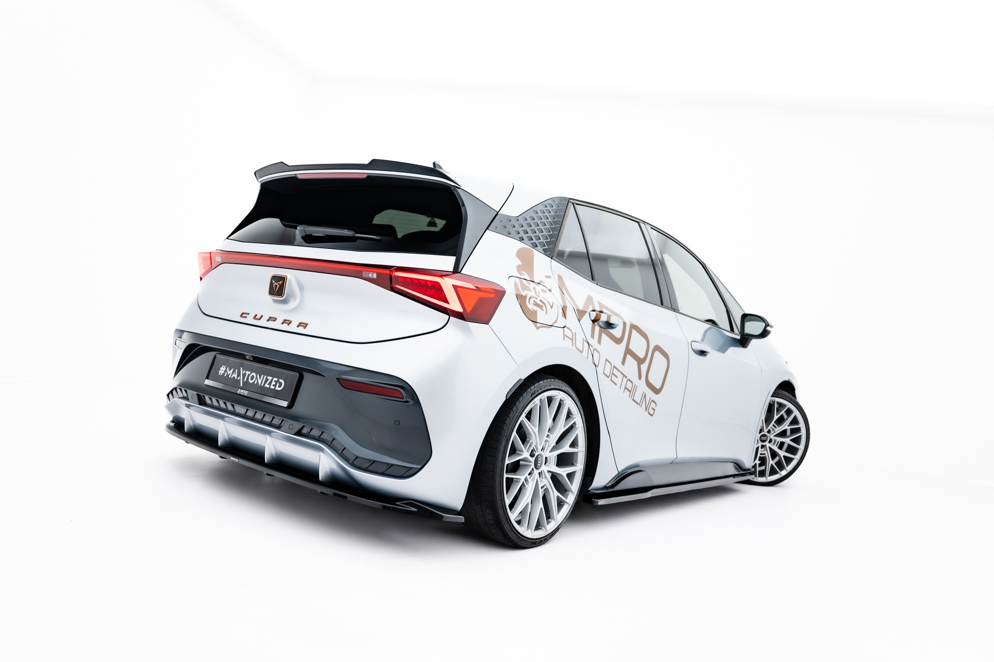 Baksplitter med diffuser Cupra Born I 2021 -> | Glossy Black Edition – bilde 3