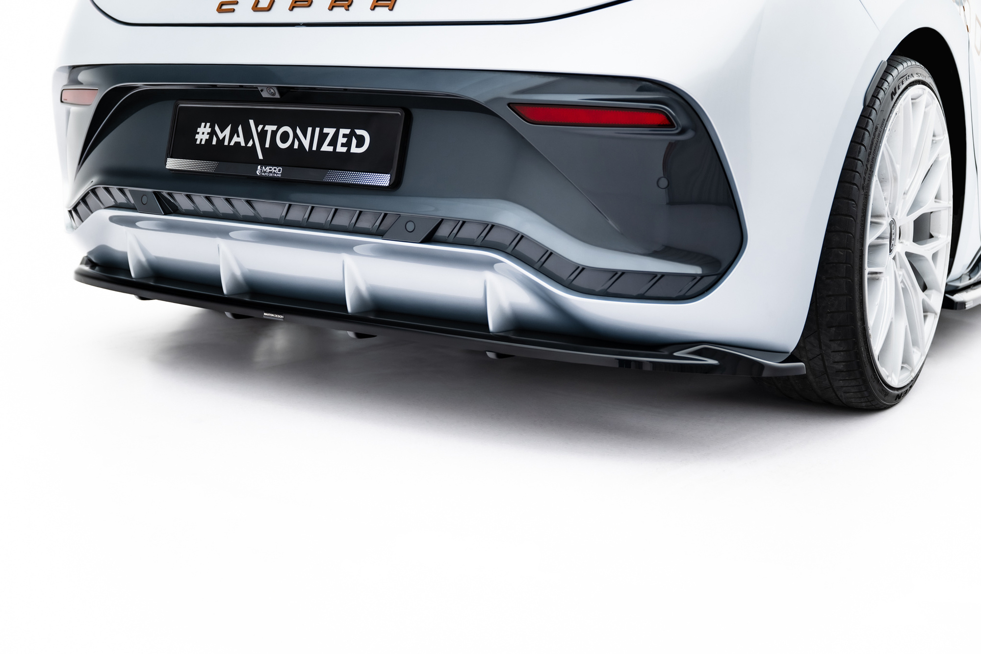 Baksplitter med diffuser Cupra Born I 2021 -> | Glossy Black Edition – bilde 5