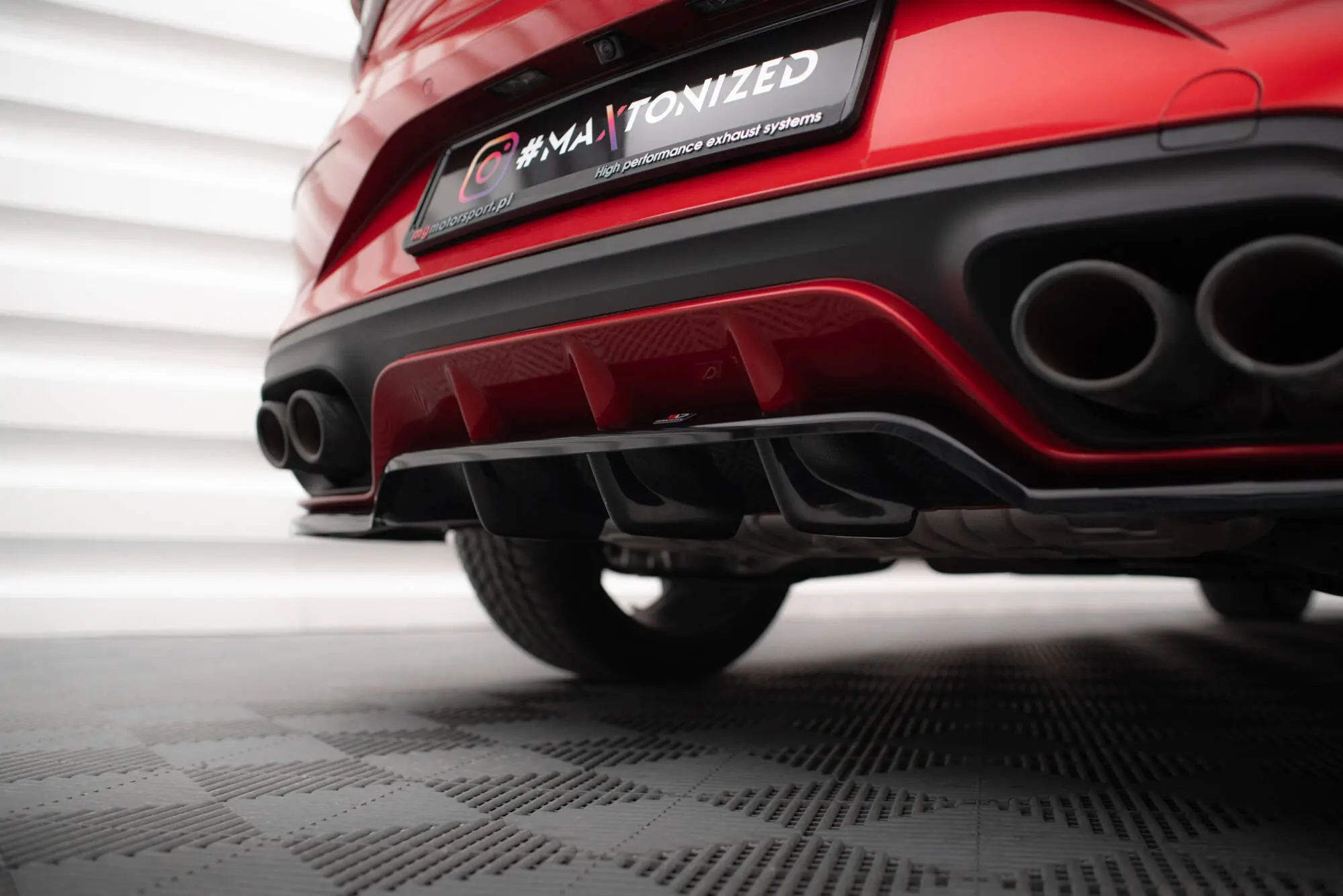 Baksplitter med diffuser Cupra Leon Hatchback Mk1 2020 - > | Glossy Black Edition