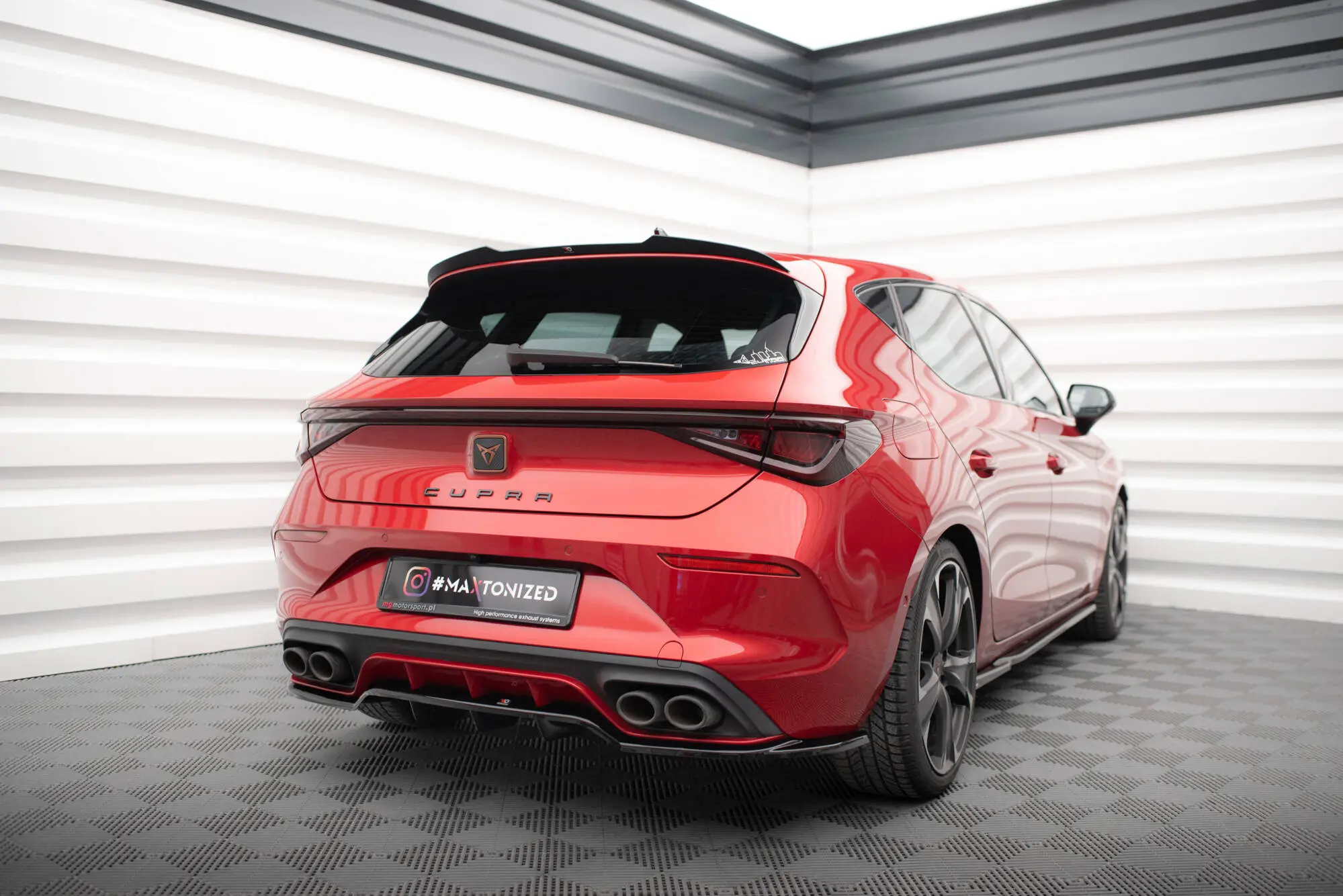 Baksplitter med diffuser Cupra Leon Hatchback Mk1 2020 - > | Glossy Black Edition – bilde 4