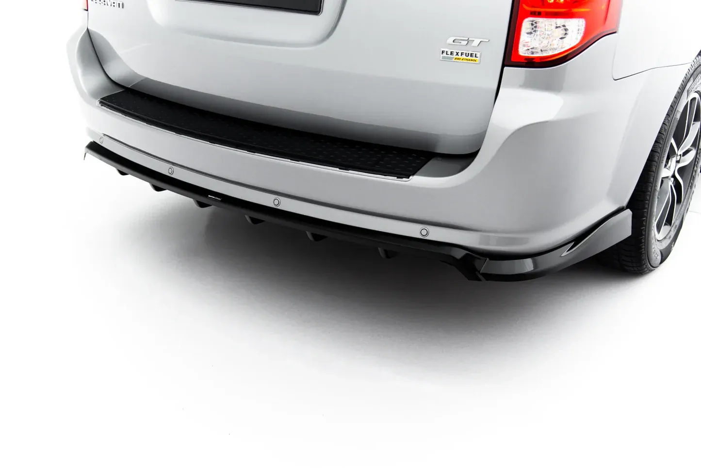 Baksplitter med diffuser Dodge Grand Caravan V Facelift 2010 - 2020 | Glossy Black Edition – bilde 2