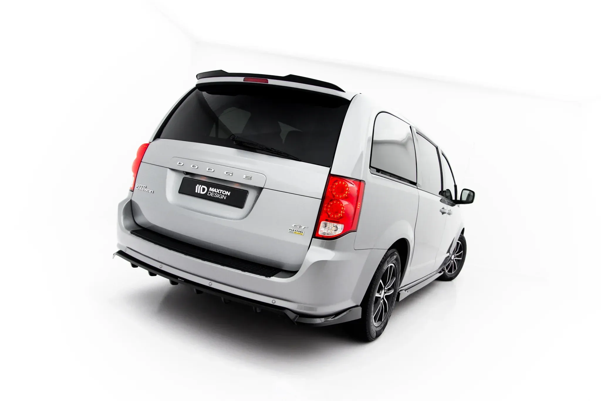 Baksplitter med diffuser Dodge Grand Caravan V Facelift 2010 - 2020 | Glossy Black Edition – bilde 6