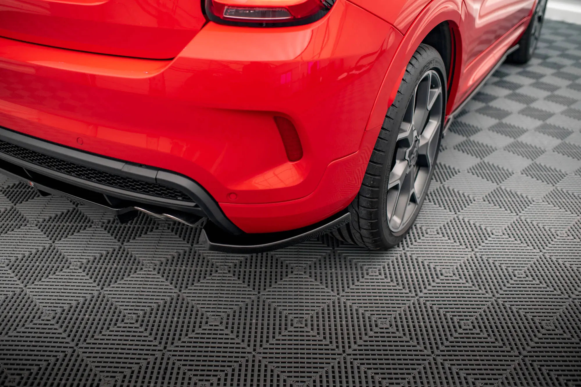 Baksplitter med diffuser Fiat 500X Sport Facelift 2018 - 2024 | Glossy Black Edition – bilde 3