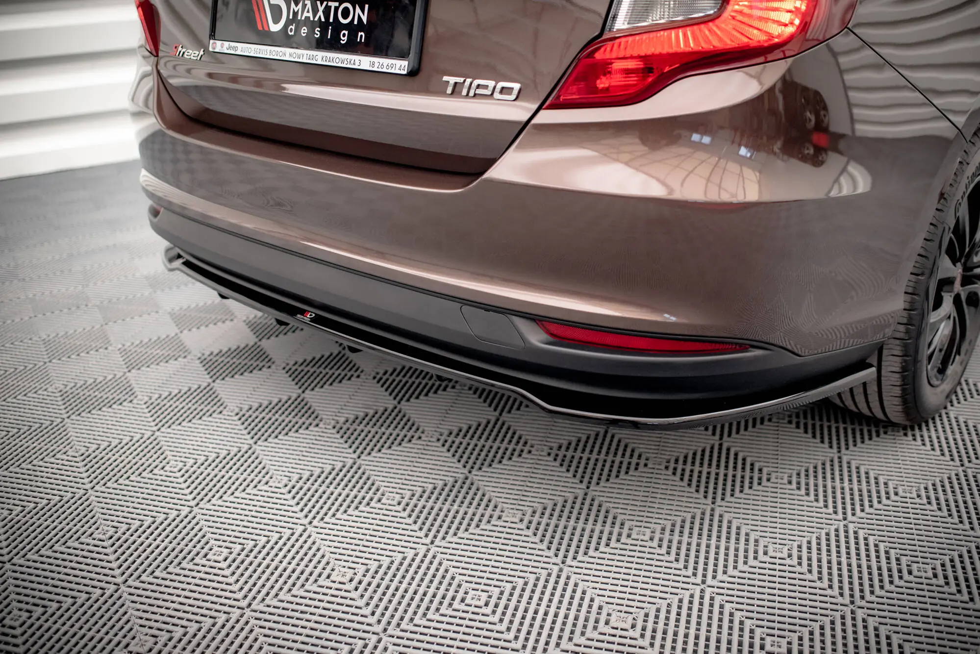 Baksplitter med diffuser Fiat Tipo S Sedan Mk1 2015 - 2020 | Glossy Black Edition
