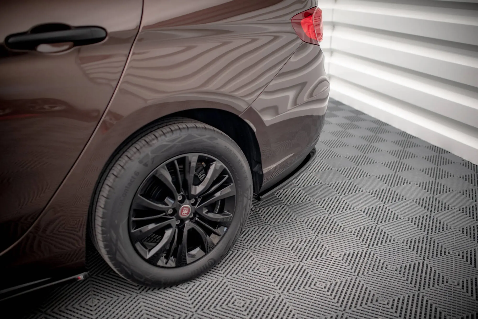 Baksplitter med diffuser Fiat Tipo S Sedan Mk1 2015 - 2020 | Glossy Black Edition – bilde 10