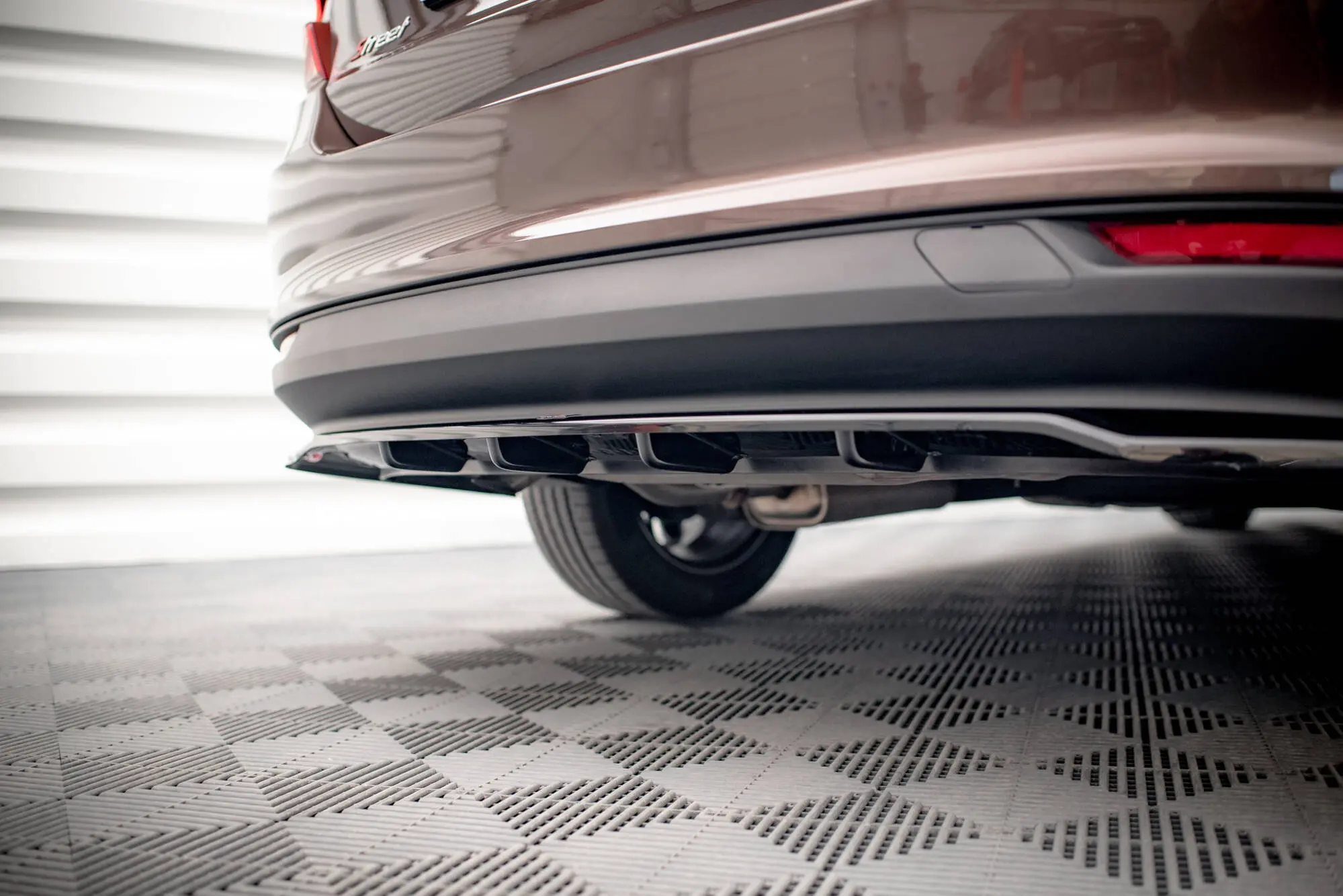 Baksplitter med diffuser Fiat Tipo S Sedan Mk1 2015 - 2020 | Glossy Black Edition – bilde 8