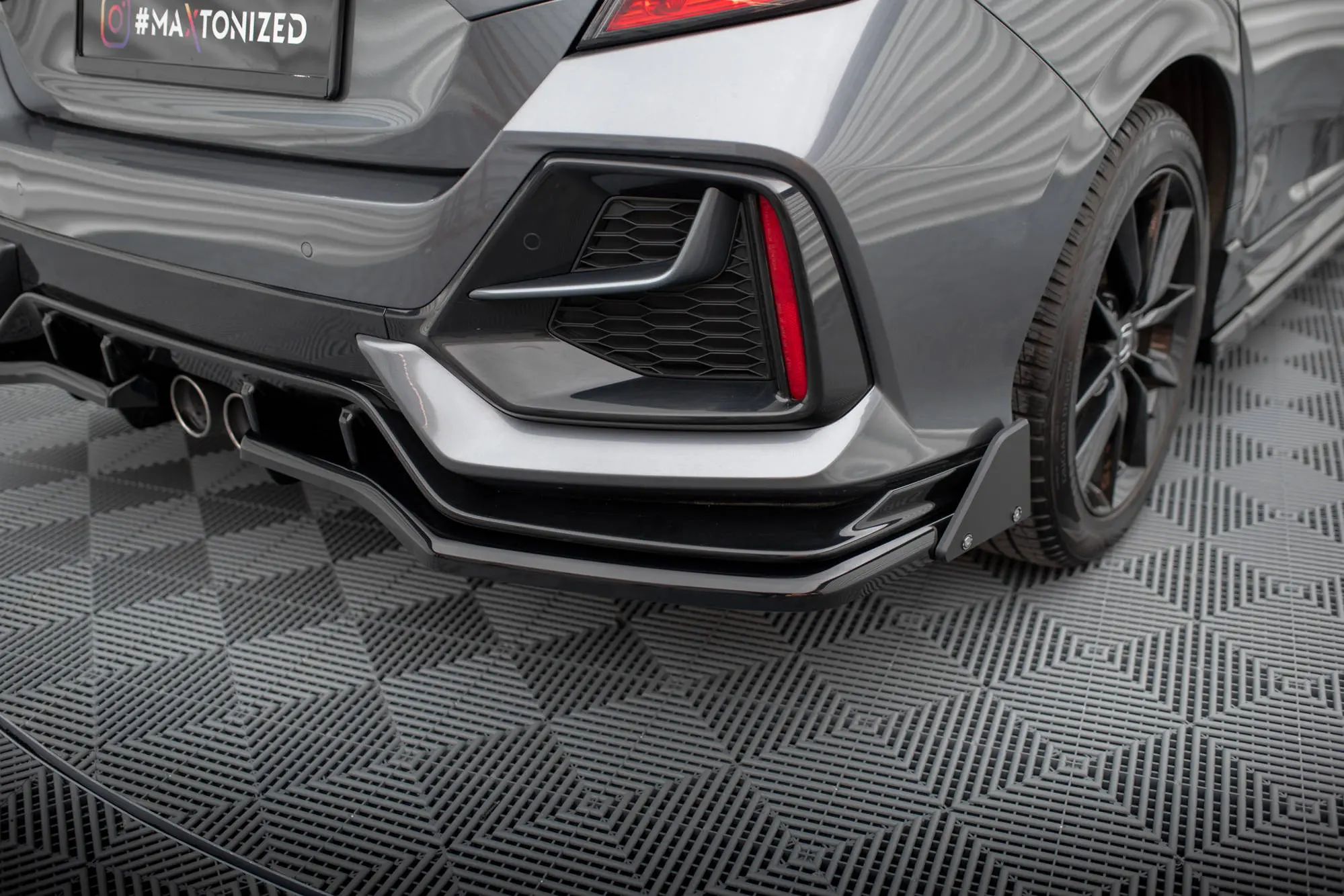 Baksplitter med diffuser + flopper Honda Civic Sport Mk10 2020-2023 | Glossy Black Edition