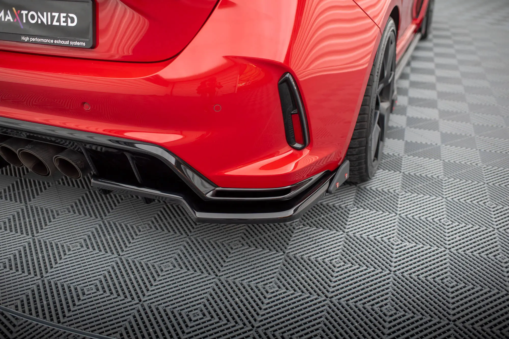 Baksplitter med diffuser + flopper Honda Civic XI Type-R 2023-> | V.1 Glossy Black Edition