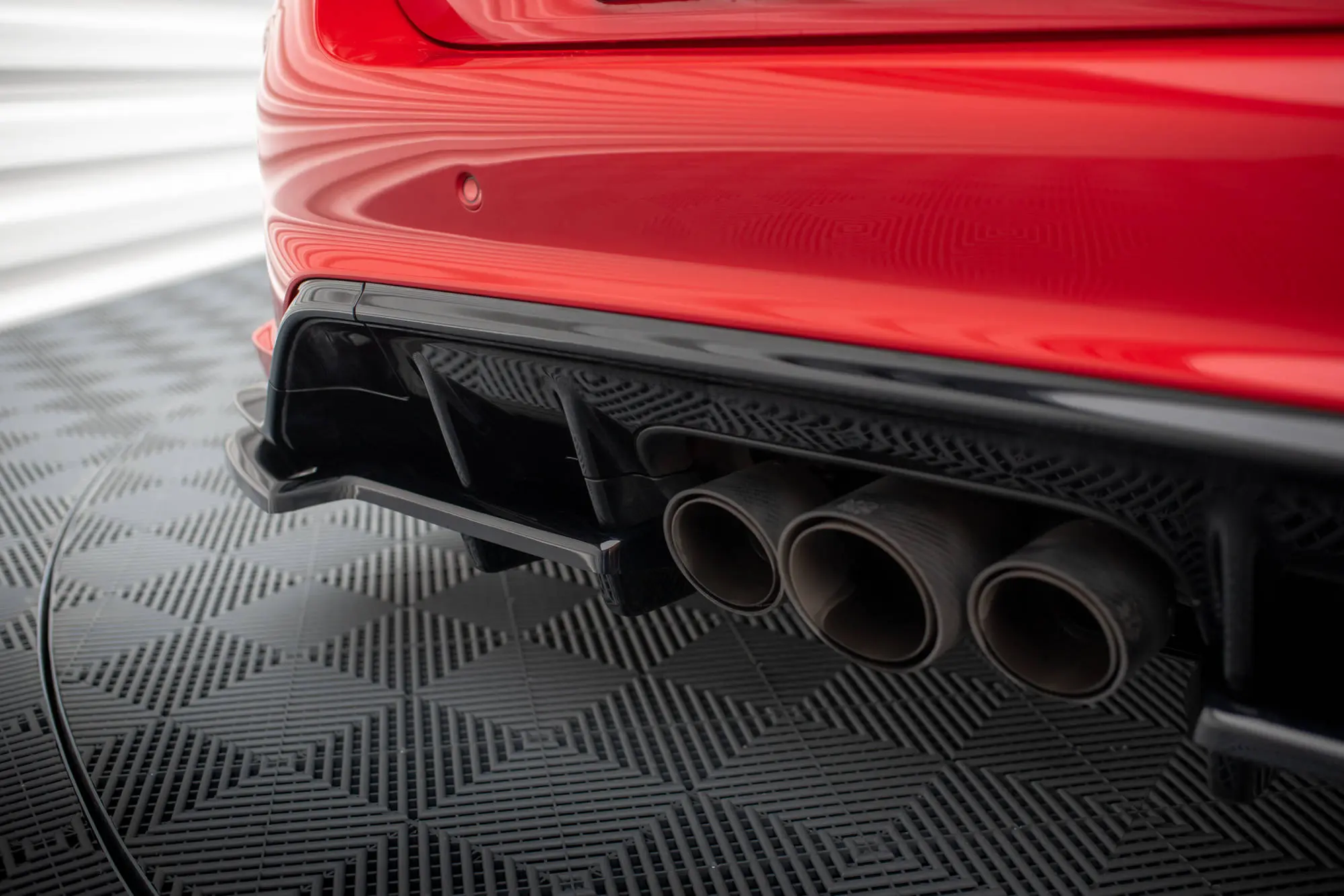 Baksplitter med diffuser + flopper Honda Civic XI Type-R 2023-> | V.1 Glossy Black Edition – bilde 3