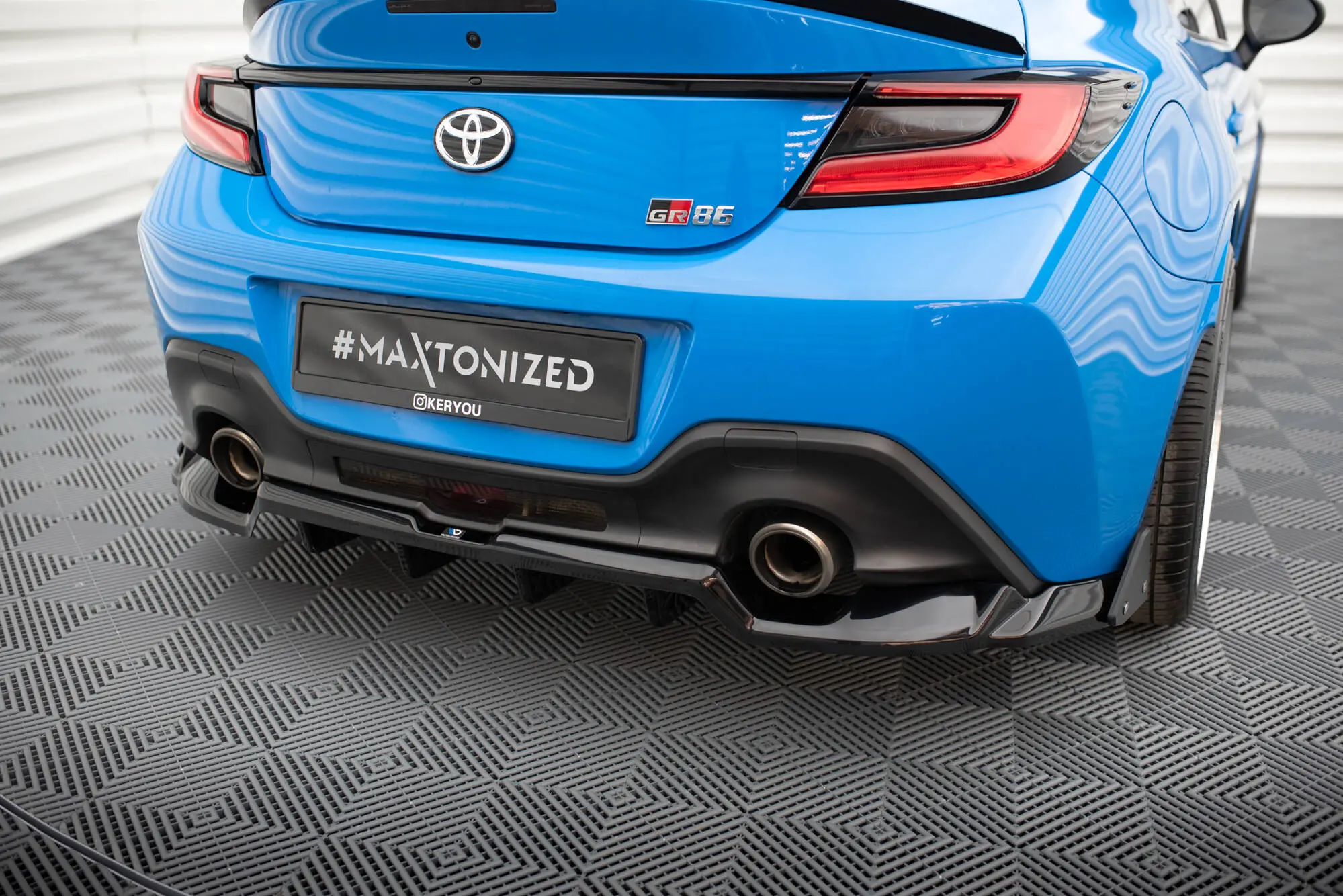 Baksplitter med diffuser + flopper Toyota GR86 2021 - > | V.1 Glossy Black Edition