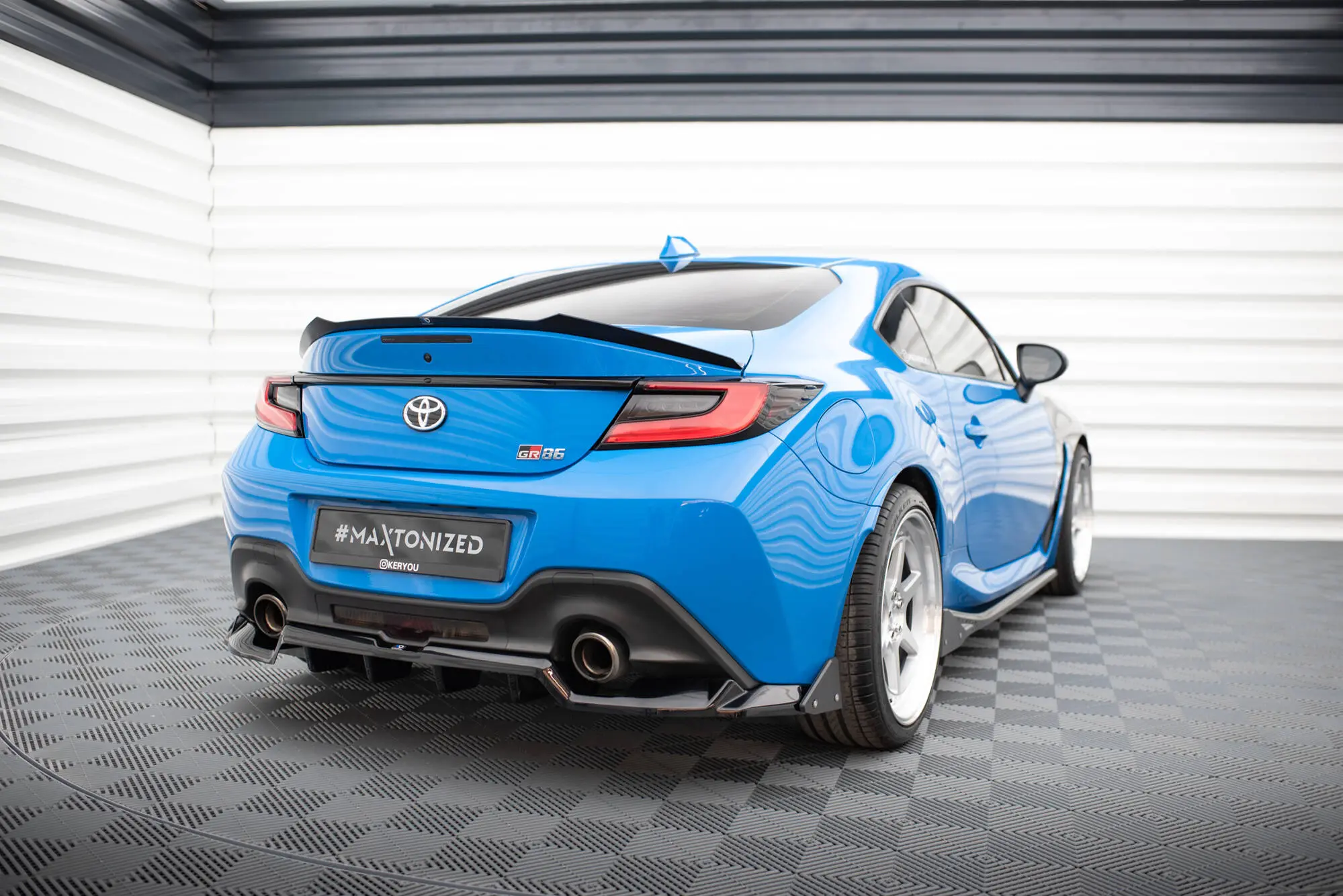 Baksplitter med diffuser + flopper Toyota GR86 2021 - > | V.1 Glossy Black Edition – bilde 3