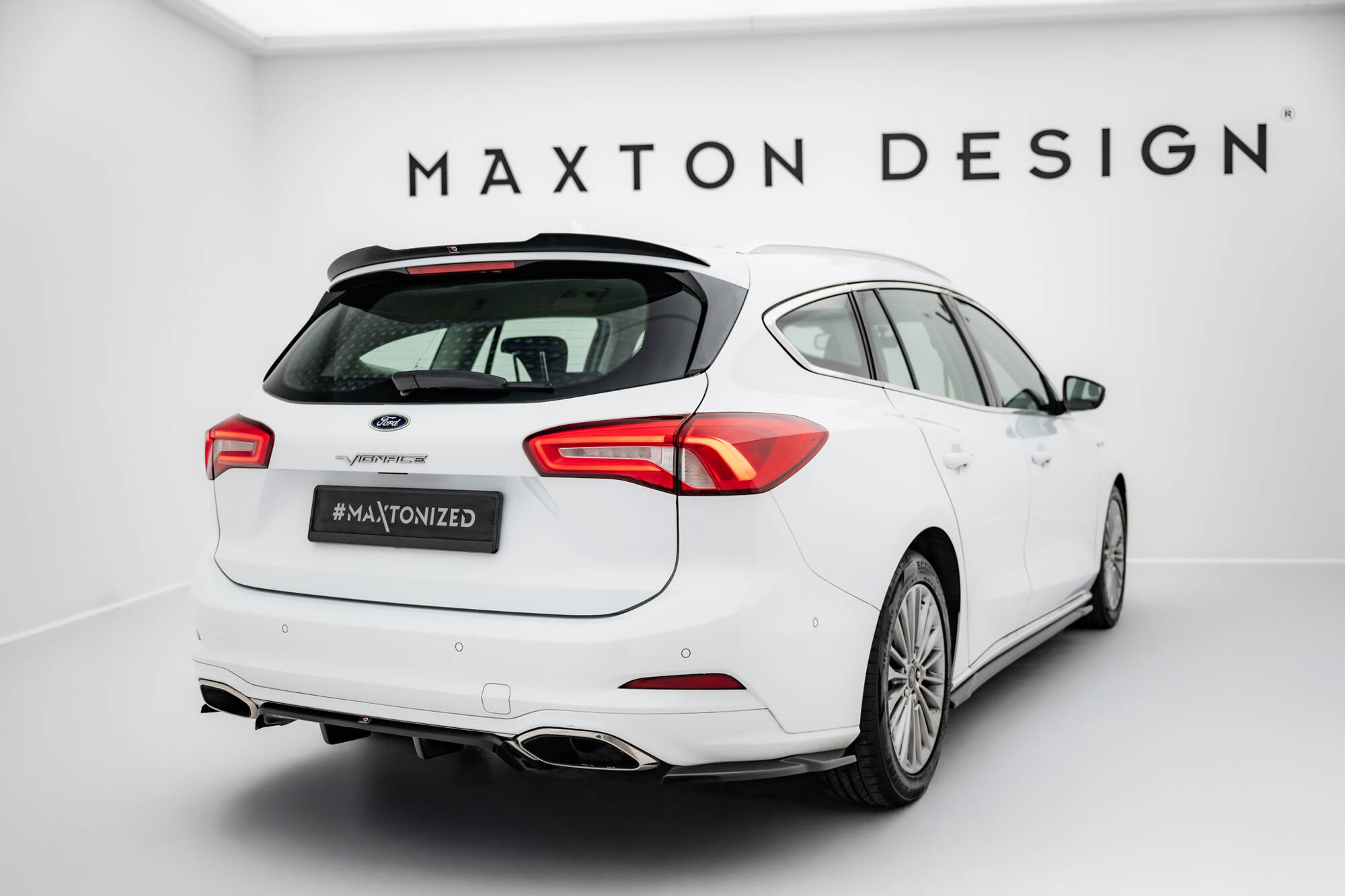 Baksplitter med diffuser Ford Focus Vignale Estate IV 2018 - 2021 | Glossy Black Edition