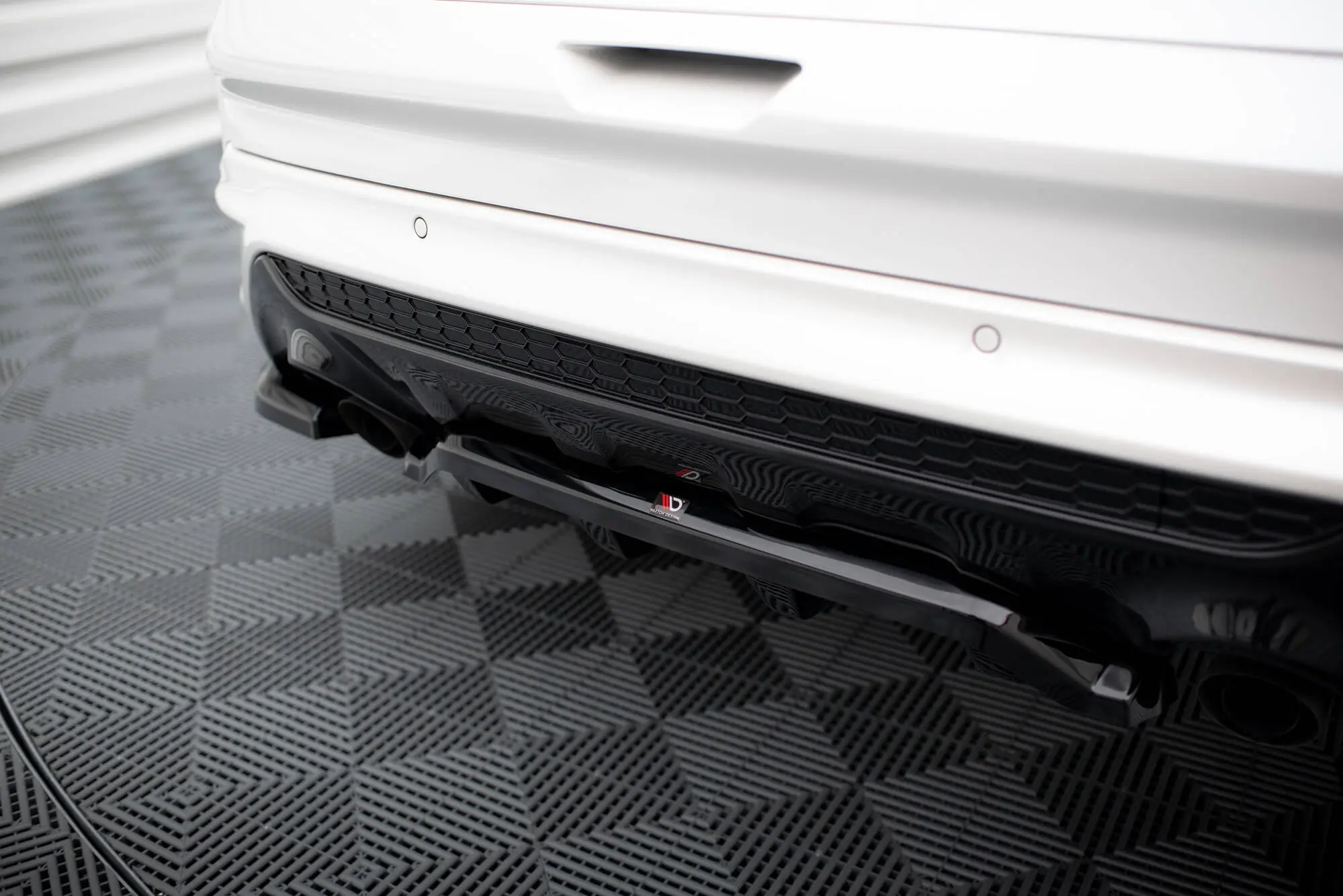 Baksplitter med diffuser Ford Kuga II ST-Line 2013 - 2016 | Glossy Black Edition
