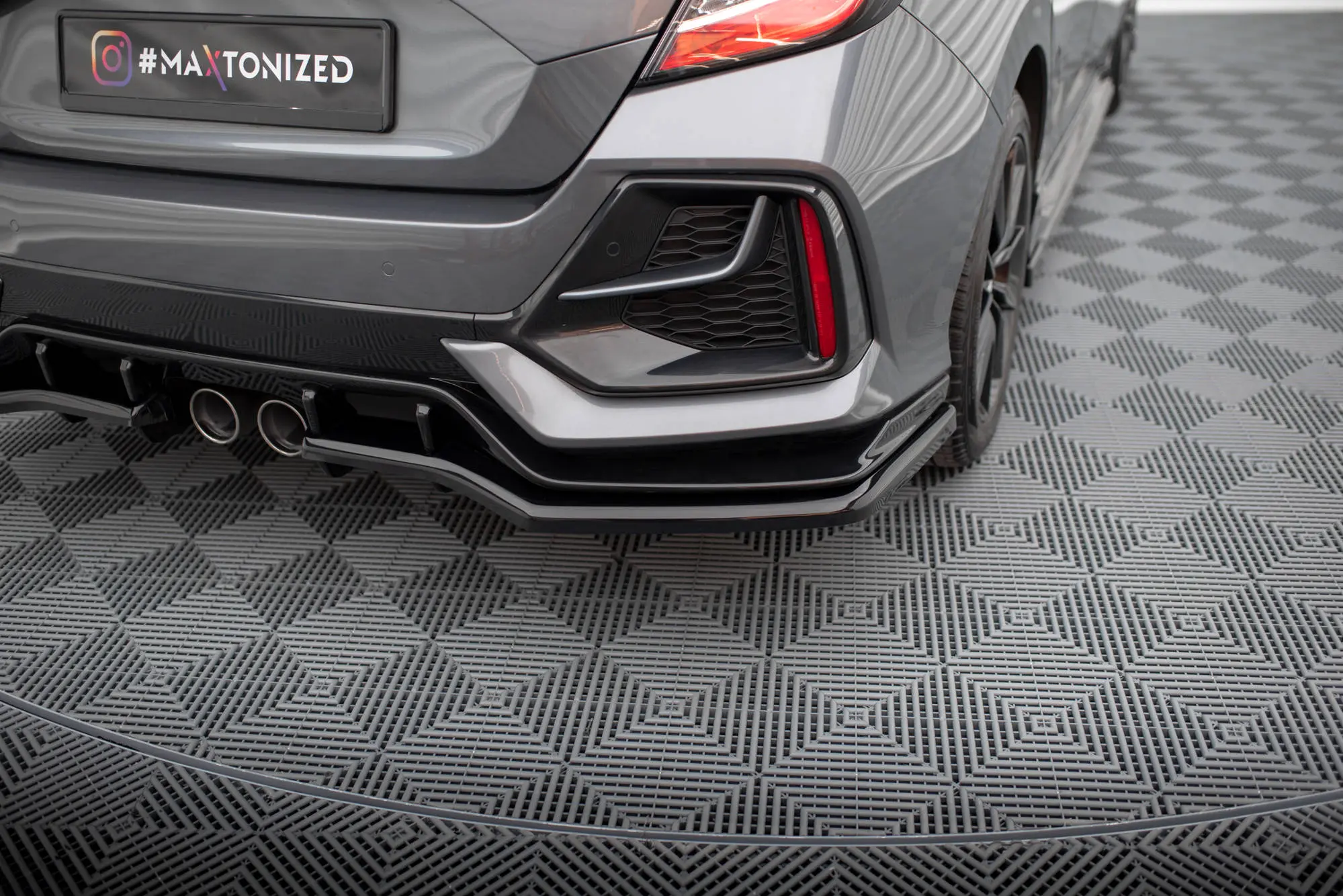 Baksplitter med diffuser Honda Civic Sport Mk10 2020-2023 | Glossy Black Edition