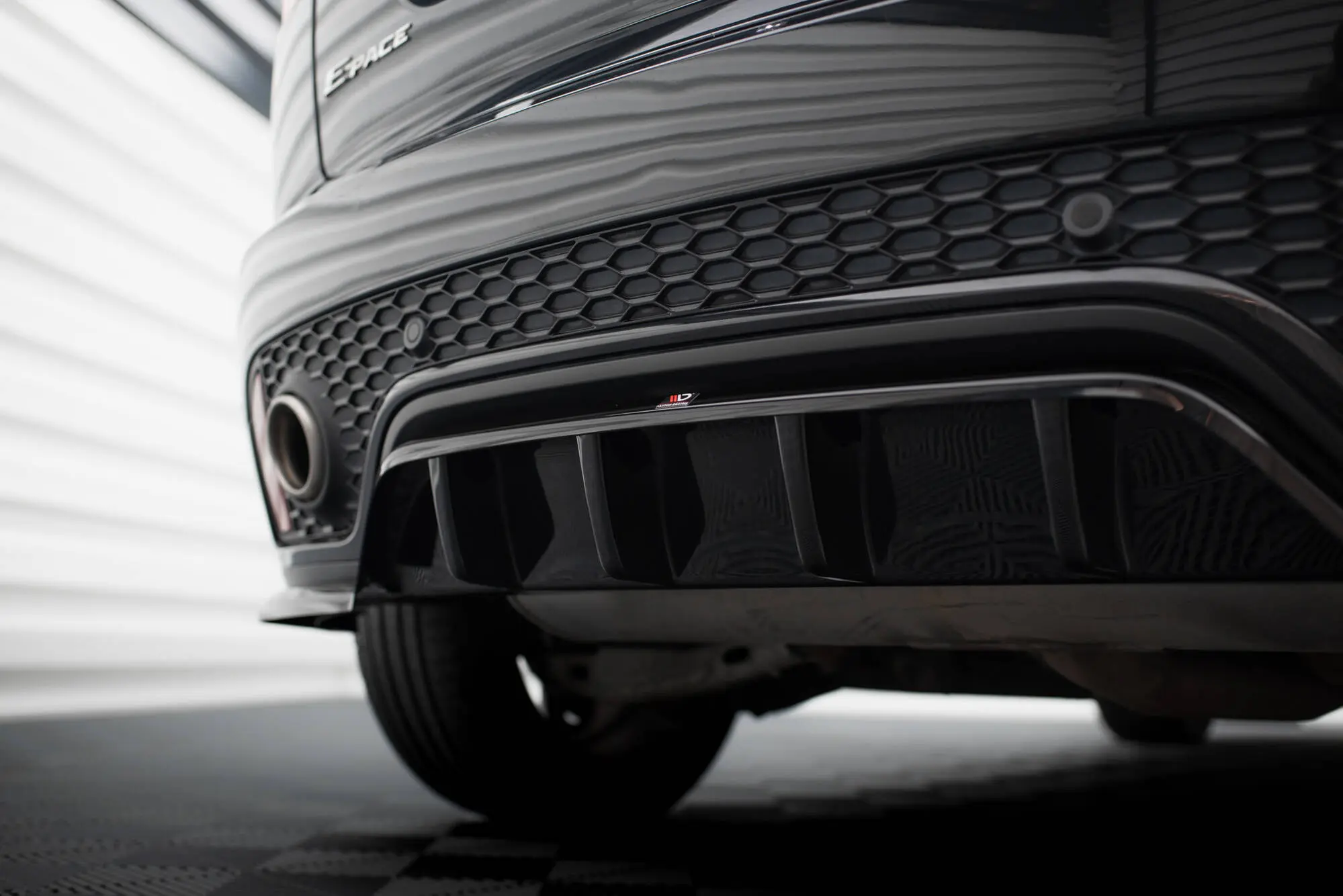 Baksplitter med diffuser Jaguar E-Pace R-Dynamic 2017 - 2020 | Glossy Black Edition – bilde 5
