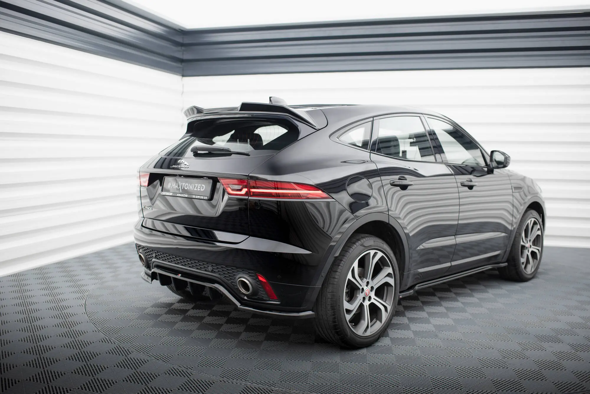 Baksplitter med diffuser Jaguar E-Pace R-Dynamic 2017 - 2020 | Glossy Black Edition – bilde 6