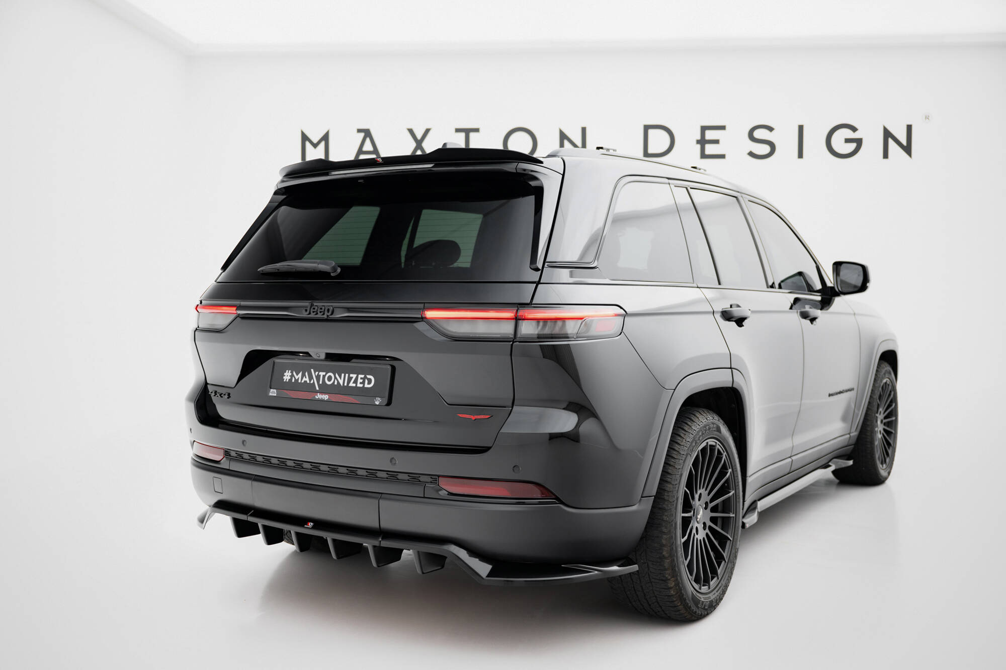 Baksplitter med diffuser Jeep Grand Cherokee Trailhawk V 2021 -> | Glossy Black Edition