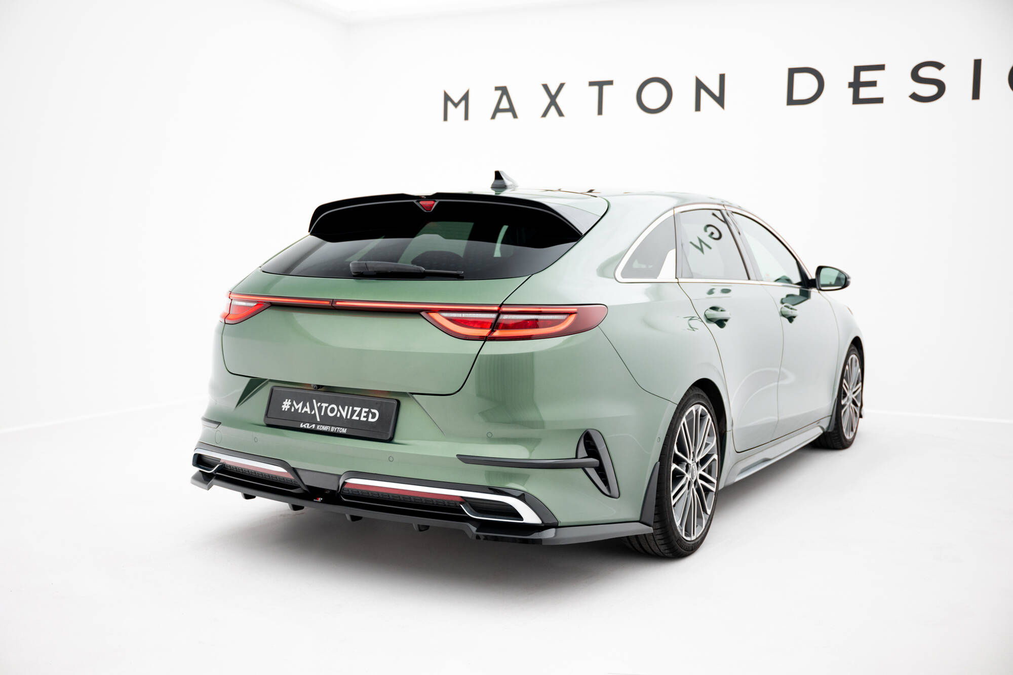 Baksplitter med diffuser Kia Proceed I Facelift 2022 -> | Glossy Black Edition