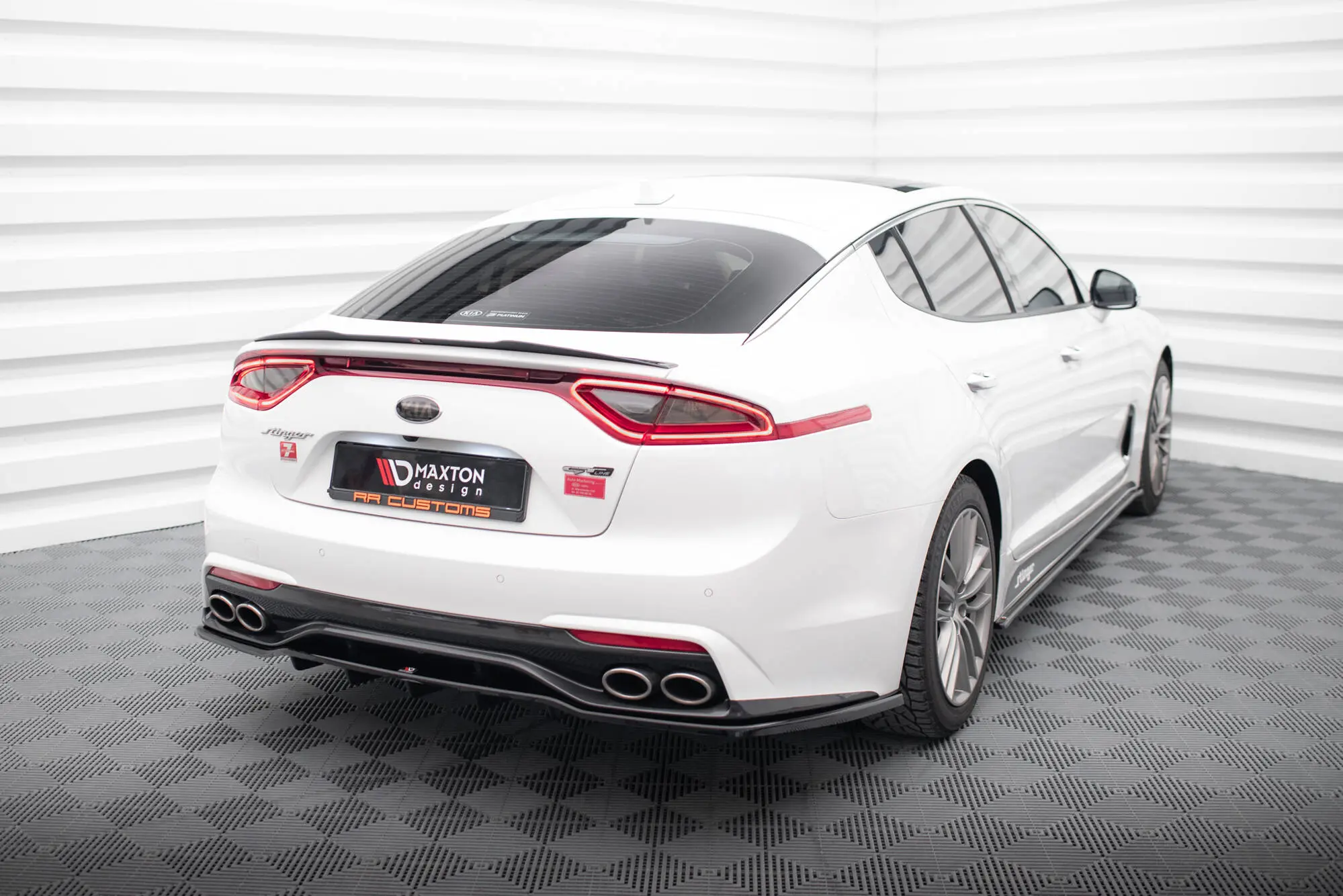 Baksplitter med diffuser Kia Stinger GT-Line 2017 - 2023 | Glossy Black Edition – bilde 3