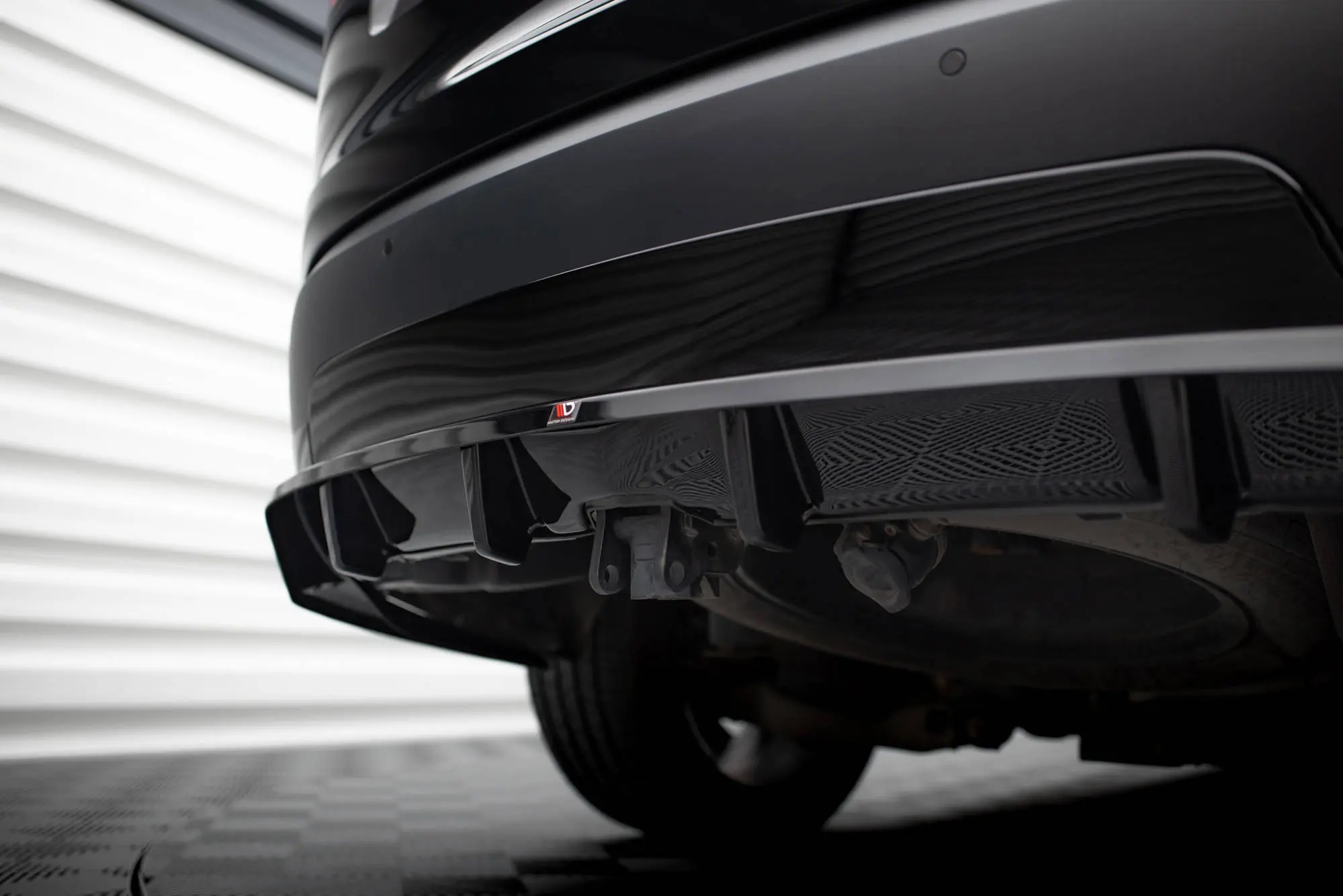 Baksplitter med diffuser Land Rover Discovery 5 (L462) 2016 -> | Glossy Black Edition