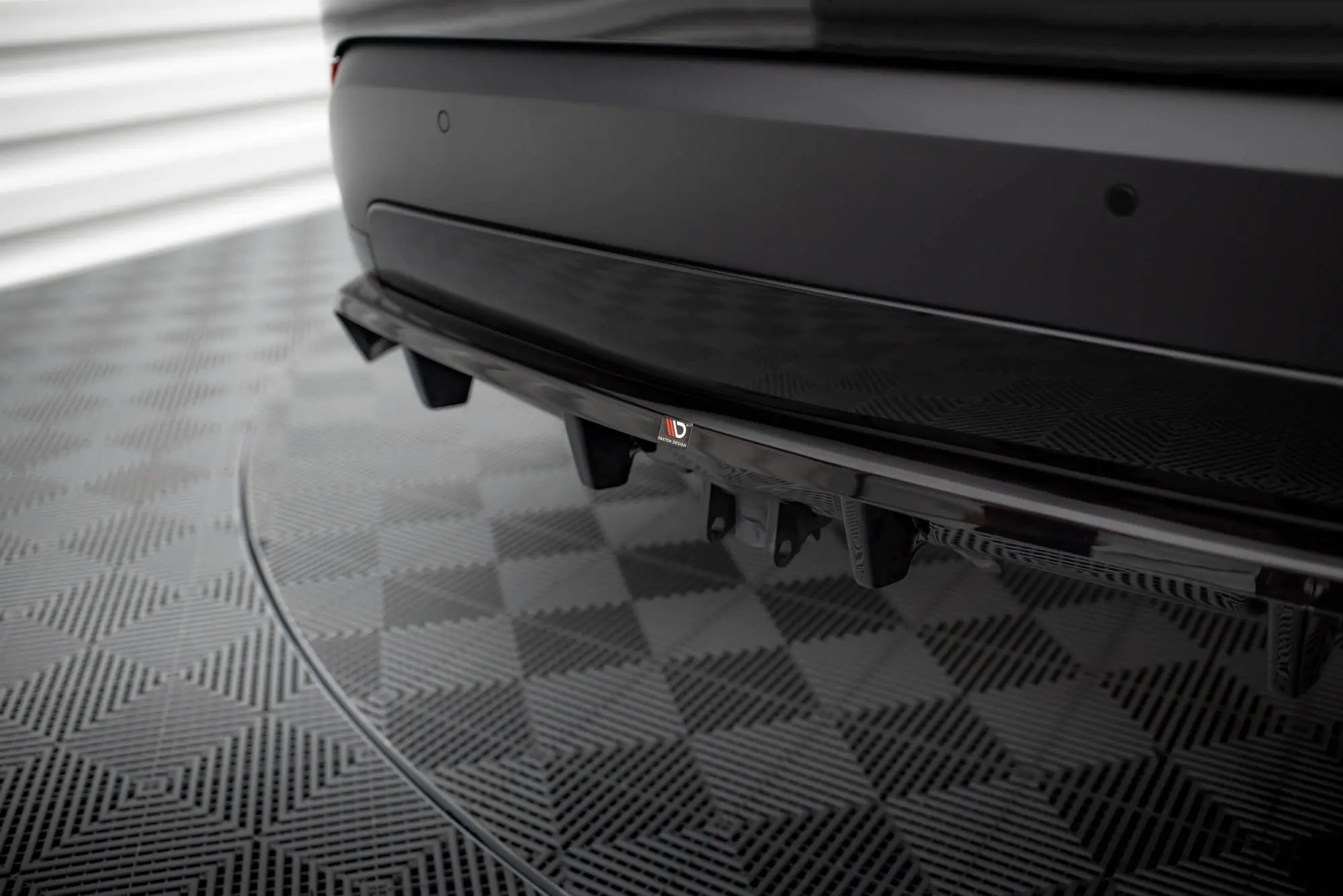 Baksplitter med diffuser Land Rover Discovery 5 (L462) 2016 -> | Glossy Black Edition – bilde 2