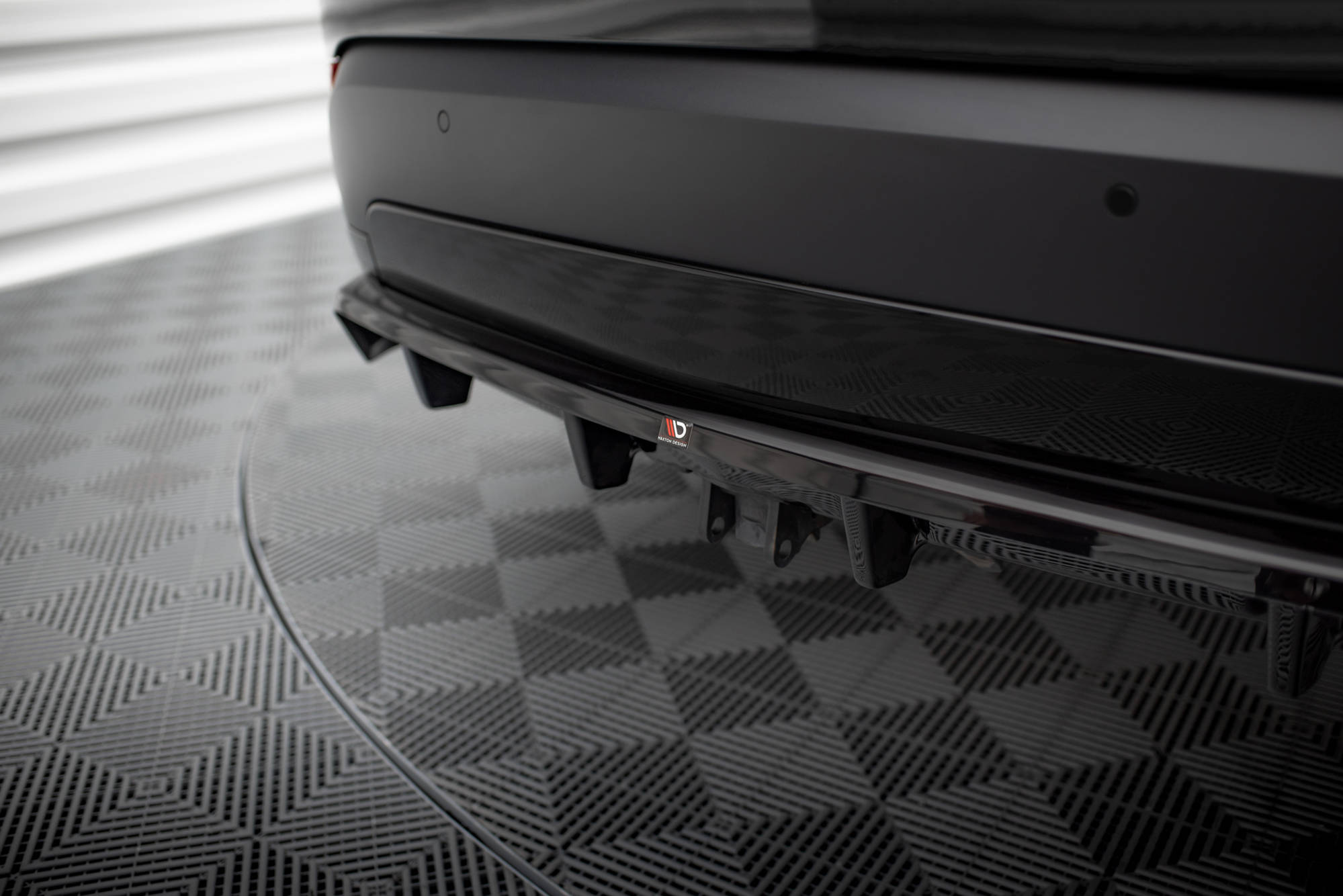 Baksplitter med diffuser Land Rover Discovery 5 (L462) HSE 2016 -> | Glossy Black Edition