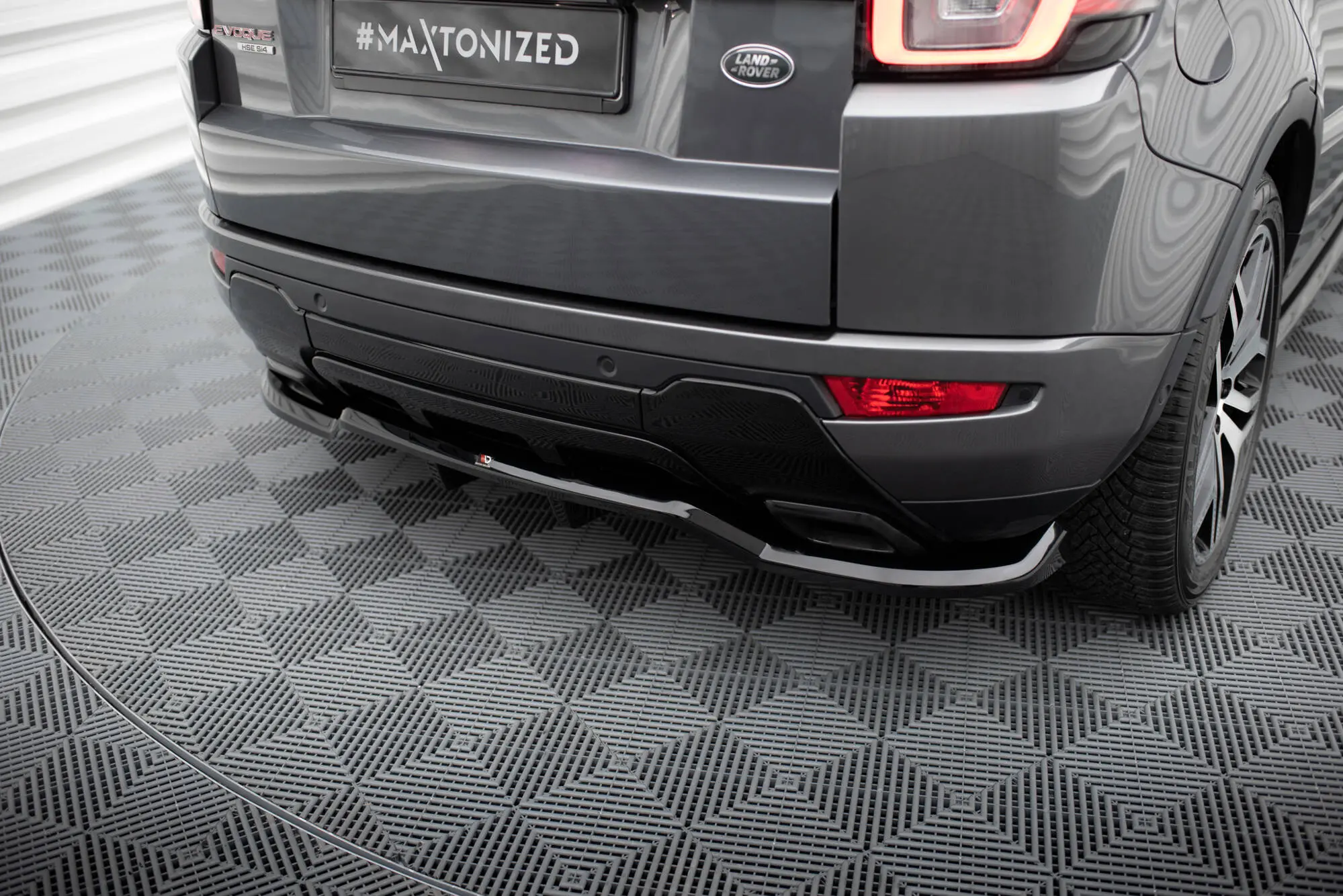 Baksplitter med diffuser Land Rover Range Rover Evoque I Facelift 2015 - 2018 | Glossy Black Edition