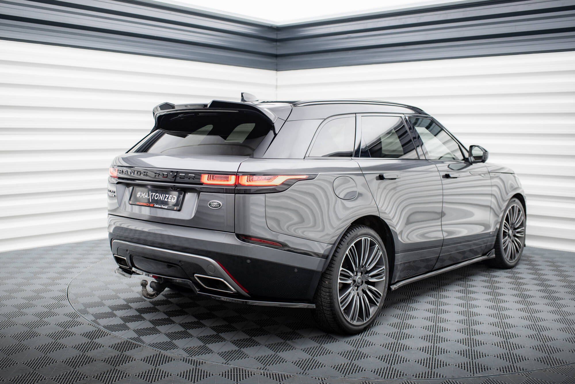 Baksplitter med diffuser Land Rover Range Rover Velar I 2017 - 2023  | Glossy Black Edition V1 – bilde 3
