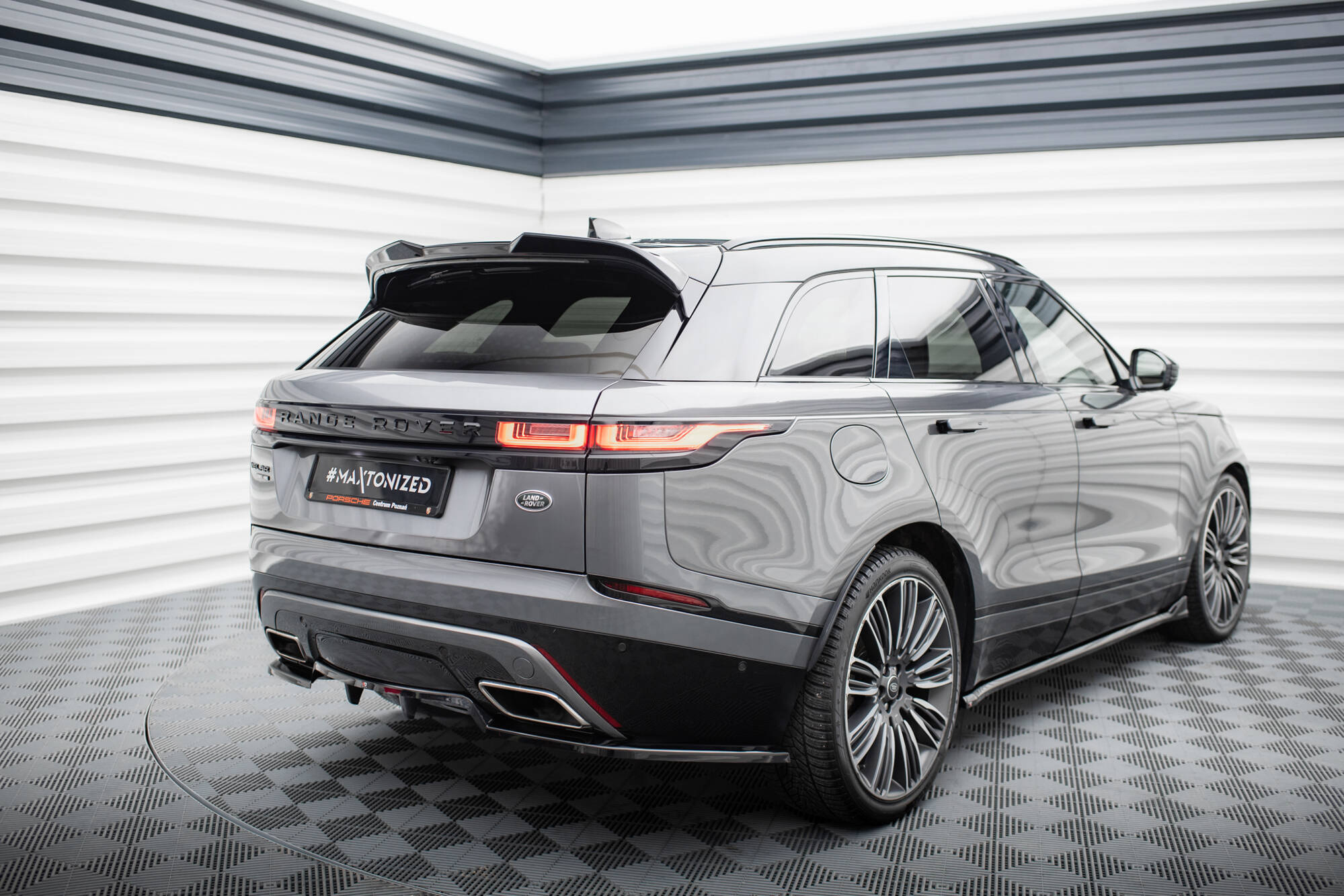 Baksplitter med diffuser Land Rover Range Rover Velar I 2017 - 2023  | Glossy Black Edition V1 – bilde 4