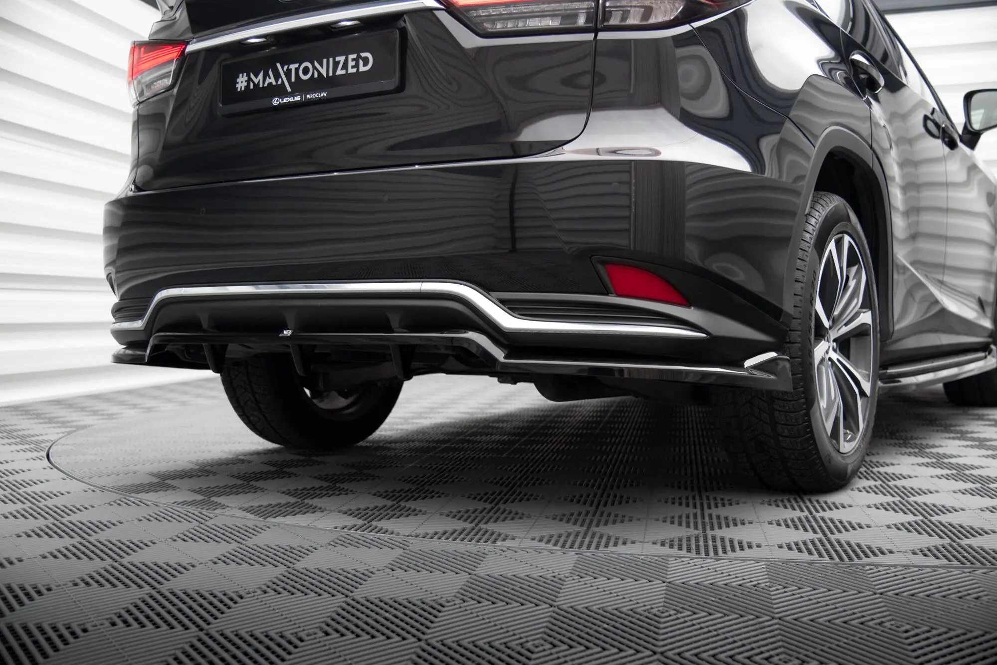 Baksplitter med diffuser Lexus RX Mk4 facelift 2019 - 2022 | Glossy Black Edition